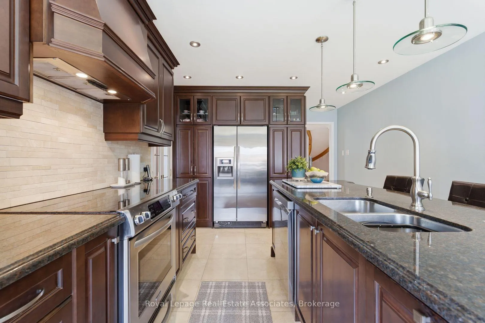 Photo 16 of 160 Fifth Avenue, Vaughan, East Woodbridge — HOMEH