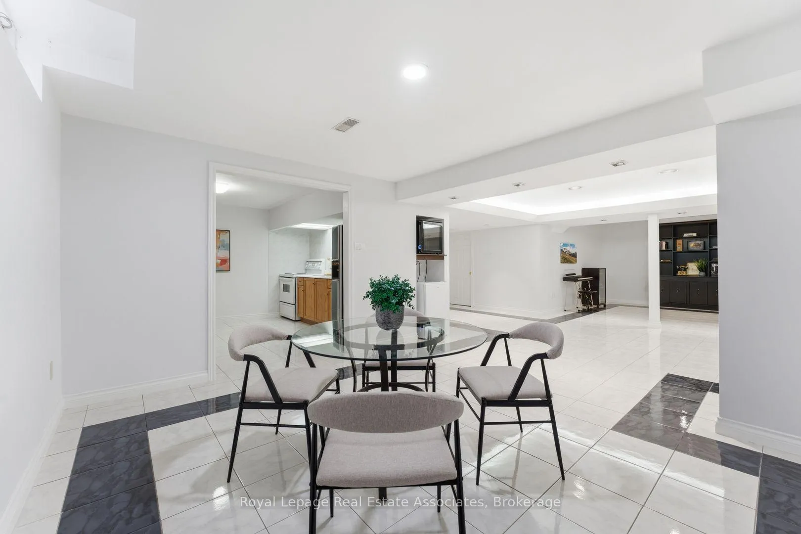 Photo 37 of 160 Fifth Avenue, Vaughan, East Woodbridge — HOMEH