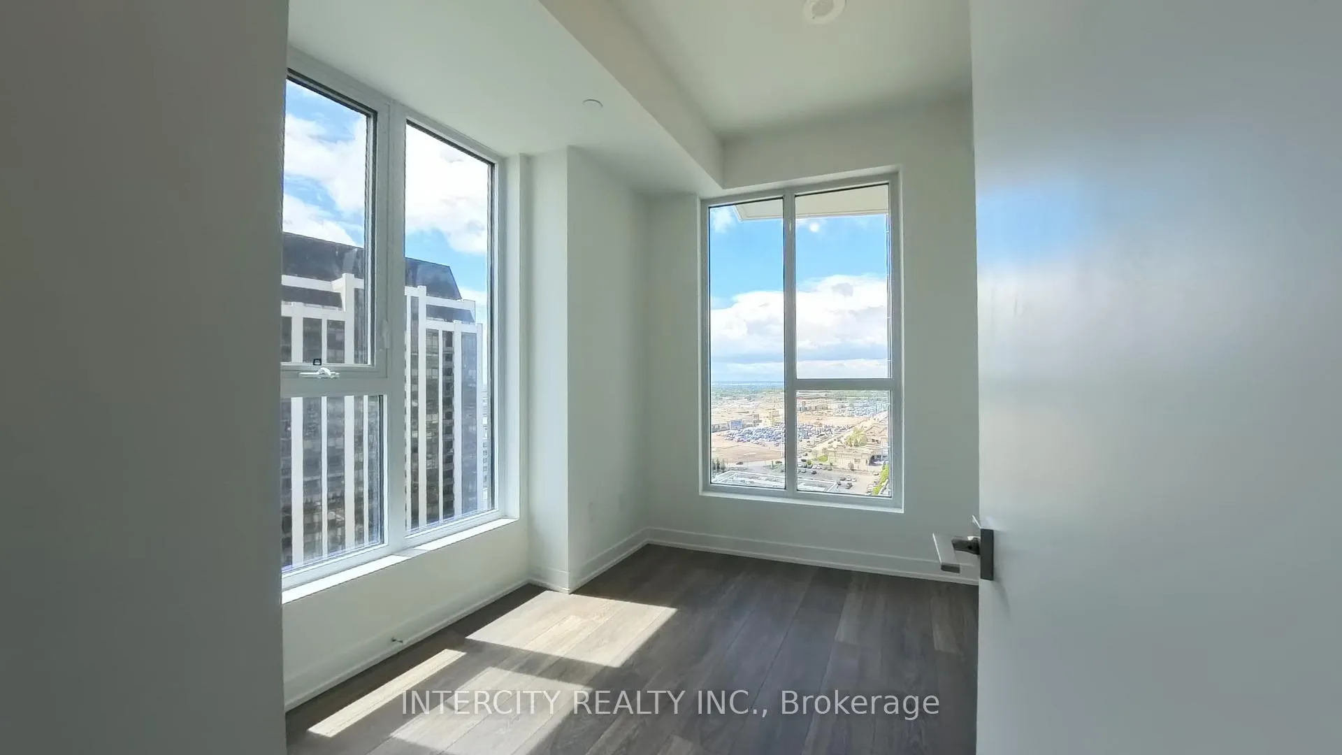 Photo 12 of Unit 1710, 474 Caldari Road, Vaughan, Concord — HOMEH