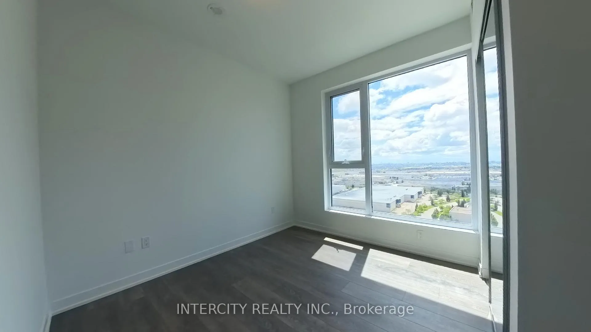 Photo 16 of Unit 1710, 474 Caldari Road, Vaughan, Concord — HOMEH