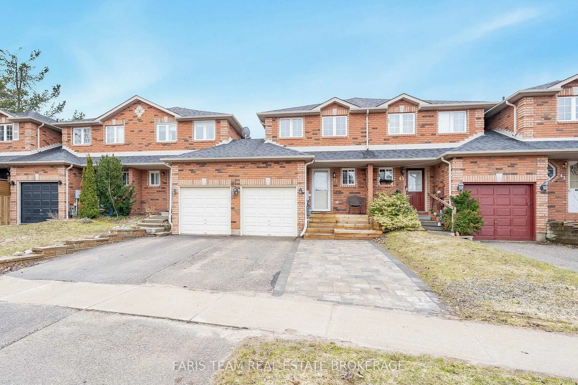 Photo 2 of 47 Bibby Court, Barrie, Holly — HOMEH