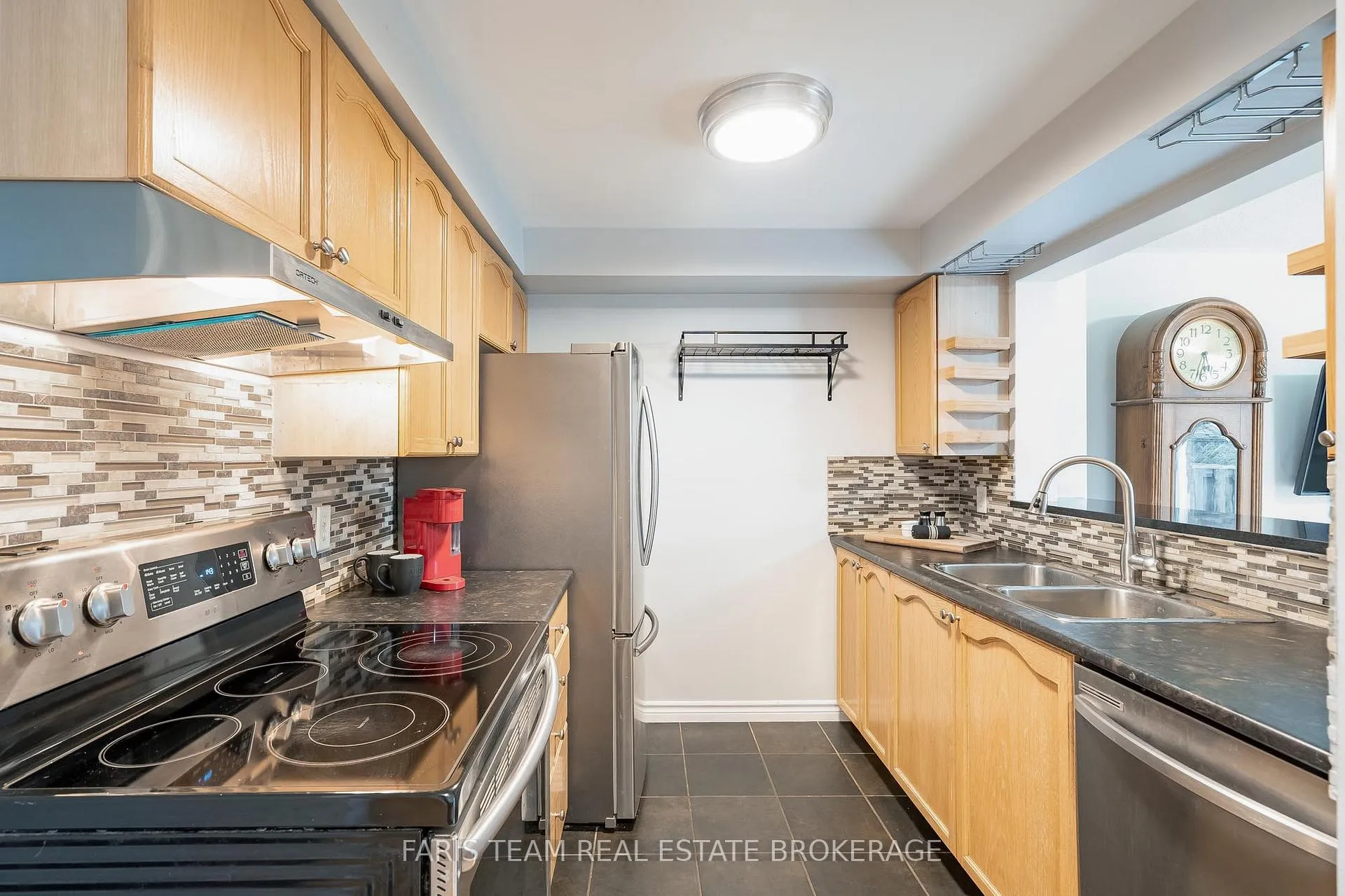 Photo 4 of 47 Bibby Court, Barrie, Holly — HOMEH