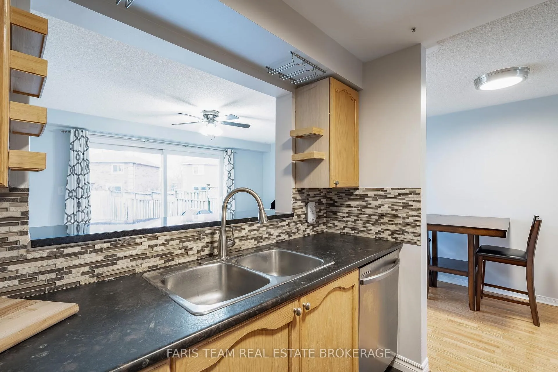 Photo 6 of 47 Bibby Court, Barrie, Holly — HOMEH