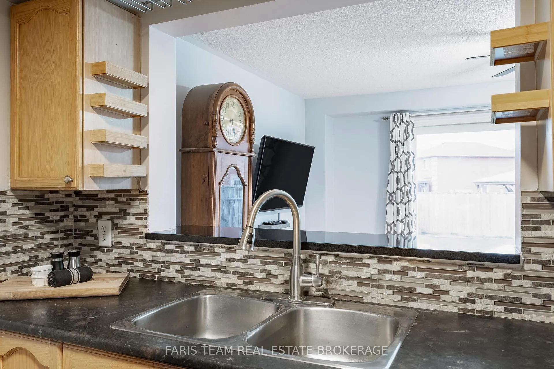 Photo 7 of 47 Bibby Court, Barrie, Holly — HOMEH