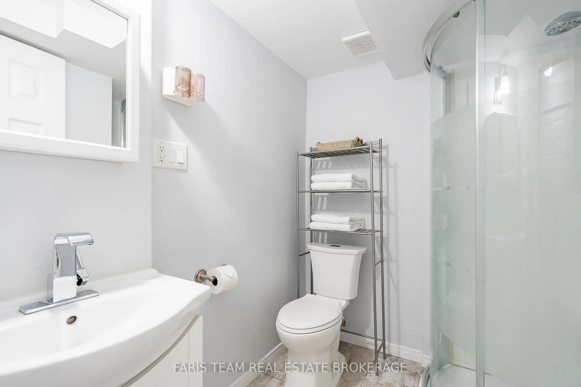 Photo 18 of 47 Bibby Court, Barrie, Holly — HOMEH