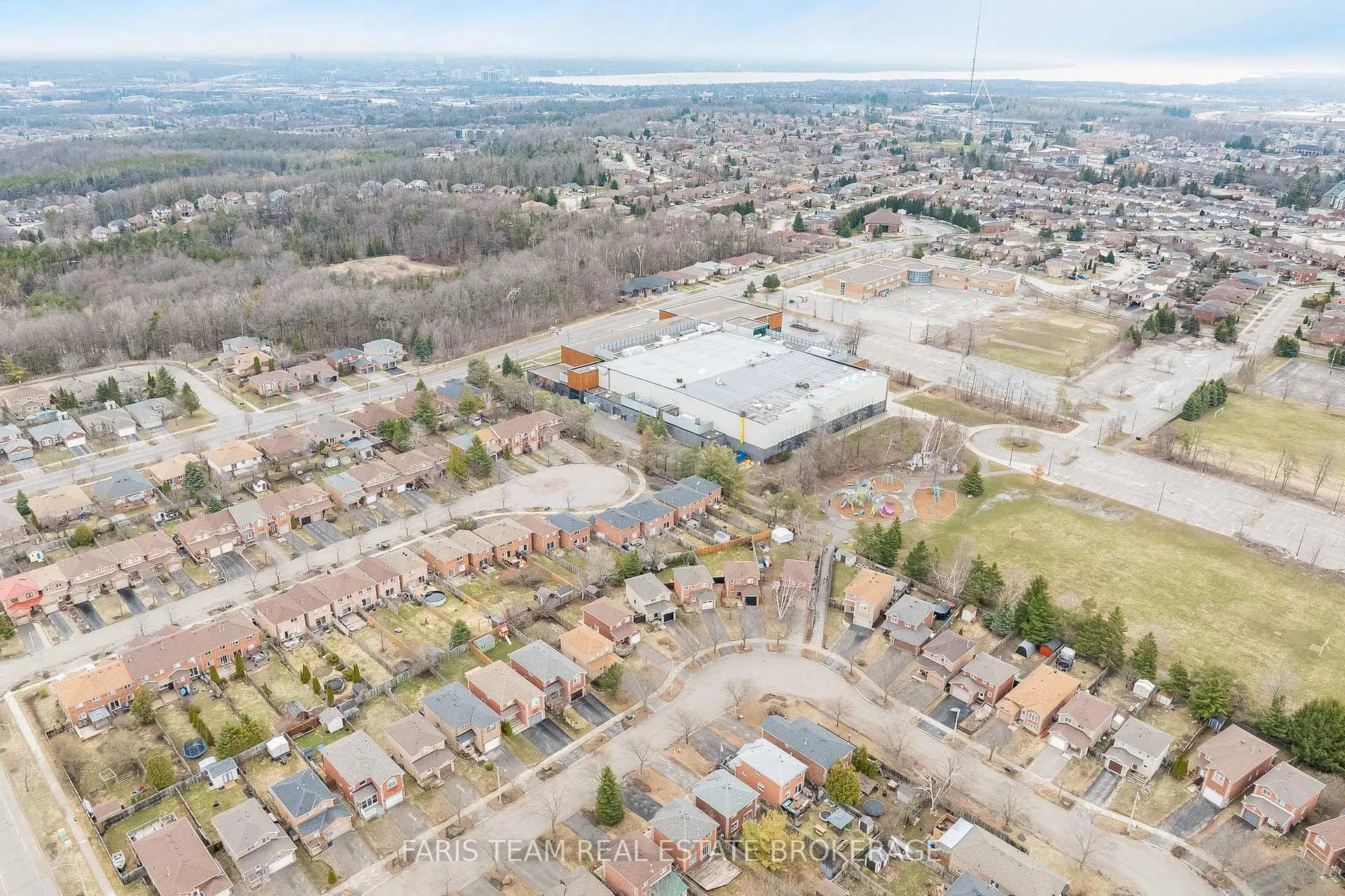 Photo 24 of 47 Bibby Court, Barrie, Holly — HOMEH