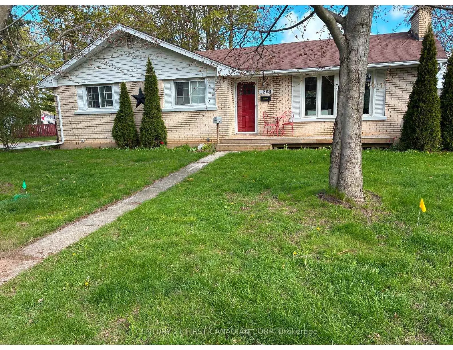 Front of 1294 Hillcrest Avenue