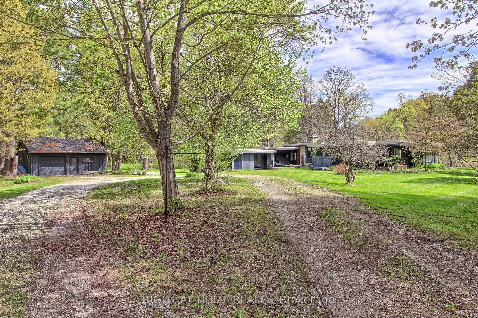 Photo 1 of 115 Valley Road, Vaughan, Kleinburg — HOMEH