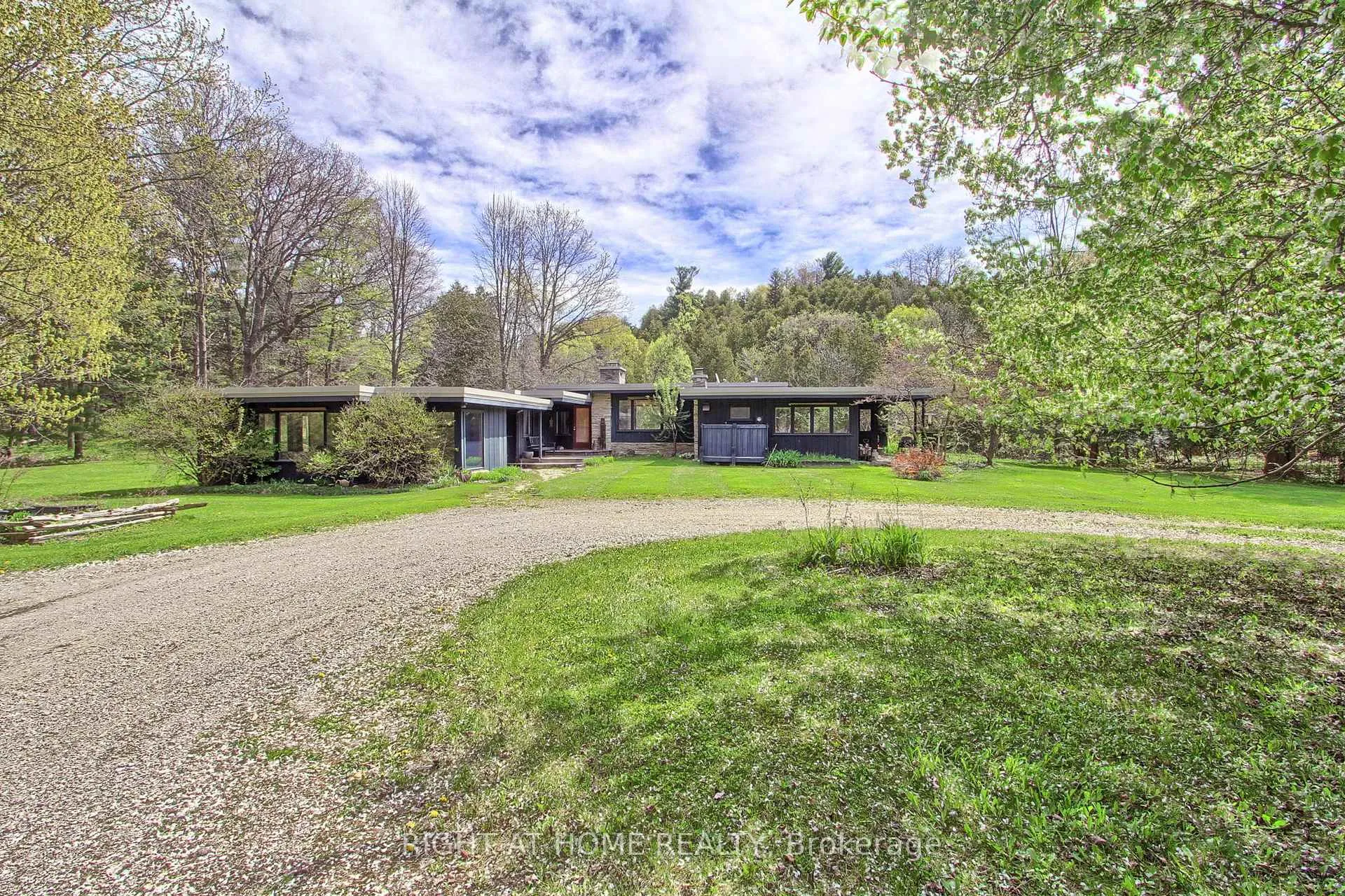 Photo 2 of 115 Valley Road, Vaughan, Kleinburg — HOMEH
