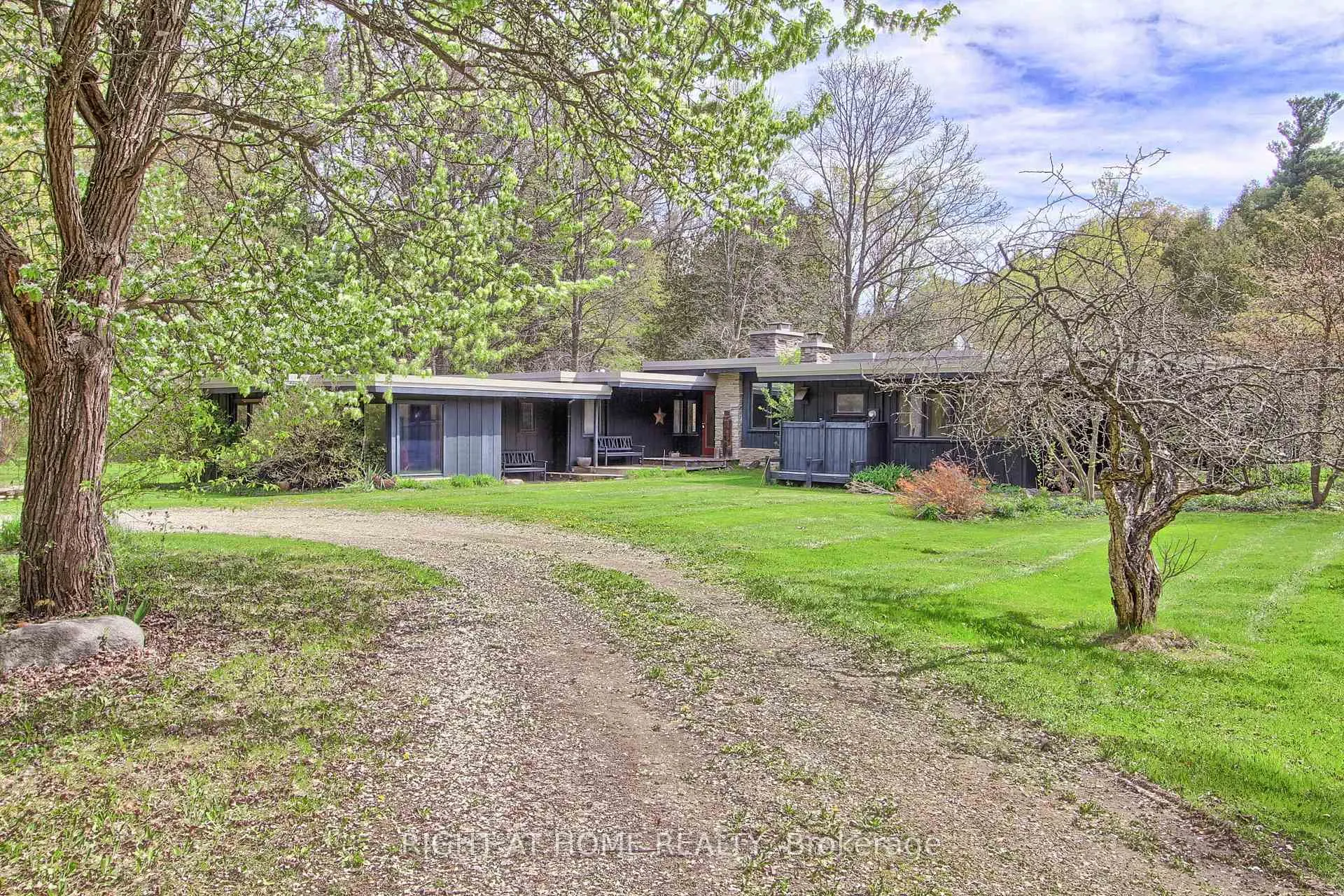Photo 3 of 115 Valley Road, Vaughan, Kleinburg — HOMEH