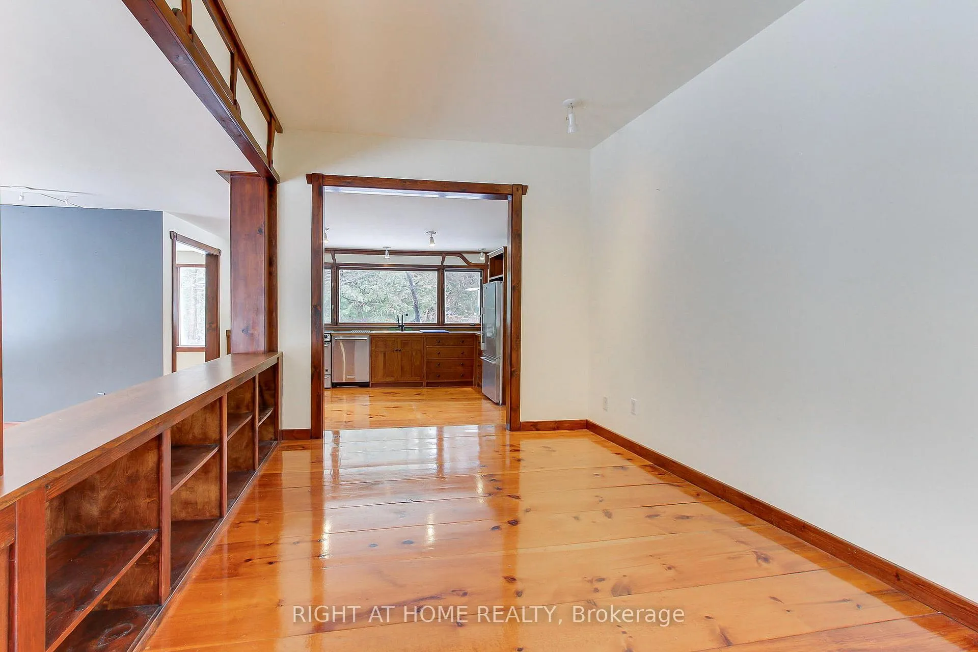 Photo 10 of 115 Valley Road, Vaughan, Kleinburg — HOMEH