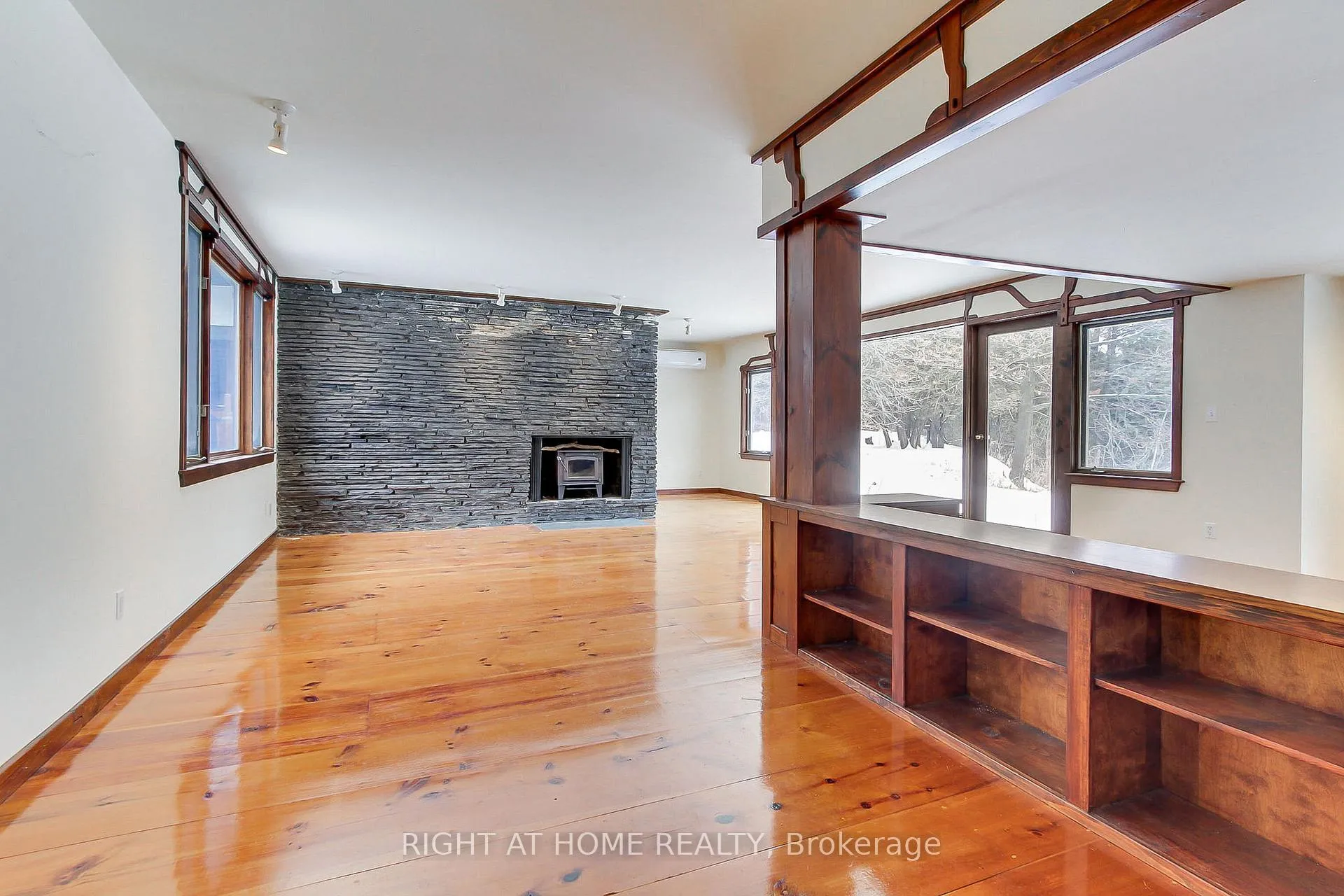 Photo 12 of 115 Valley Road, Vaughan, Kleinburg — HOMEH