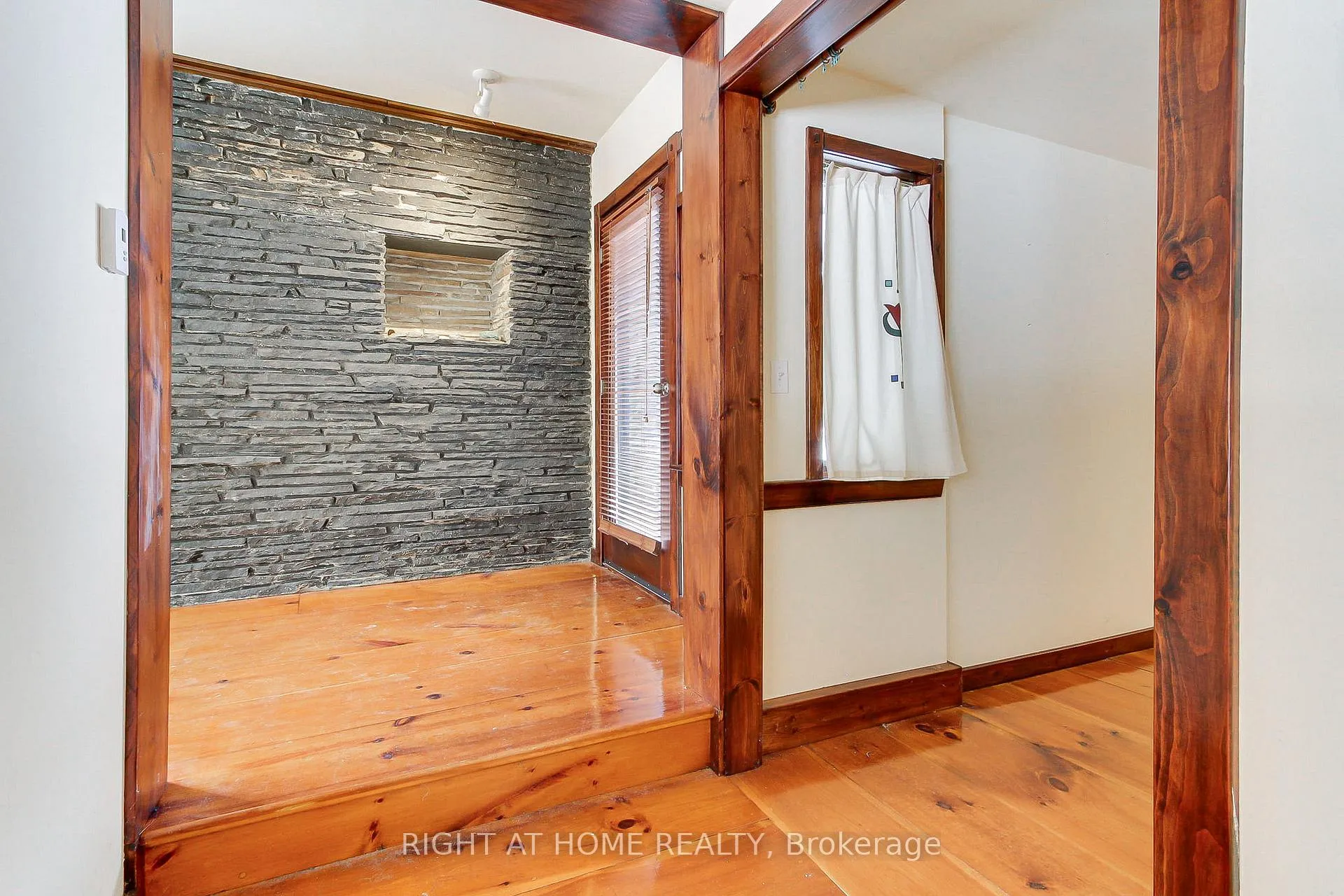 Photo 32 of 115 Valley Road, Vaughan, Kleinburg — HOMEH