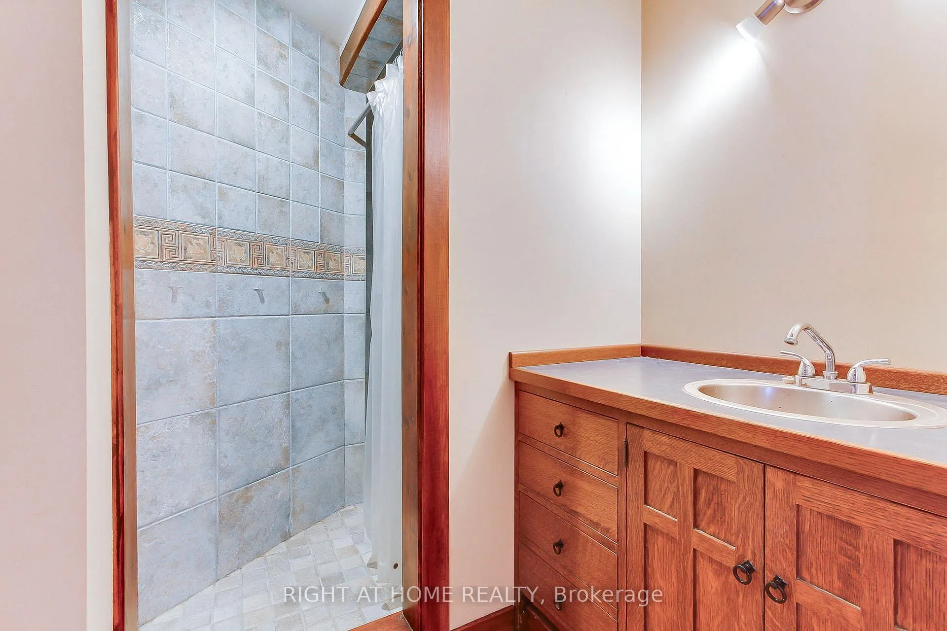 Photo 40 of 115 Valley Road, Vaughan, Kleinburg — HOMEH