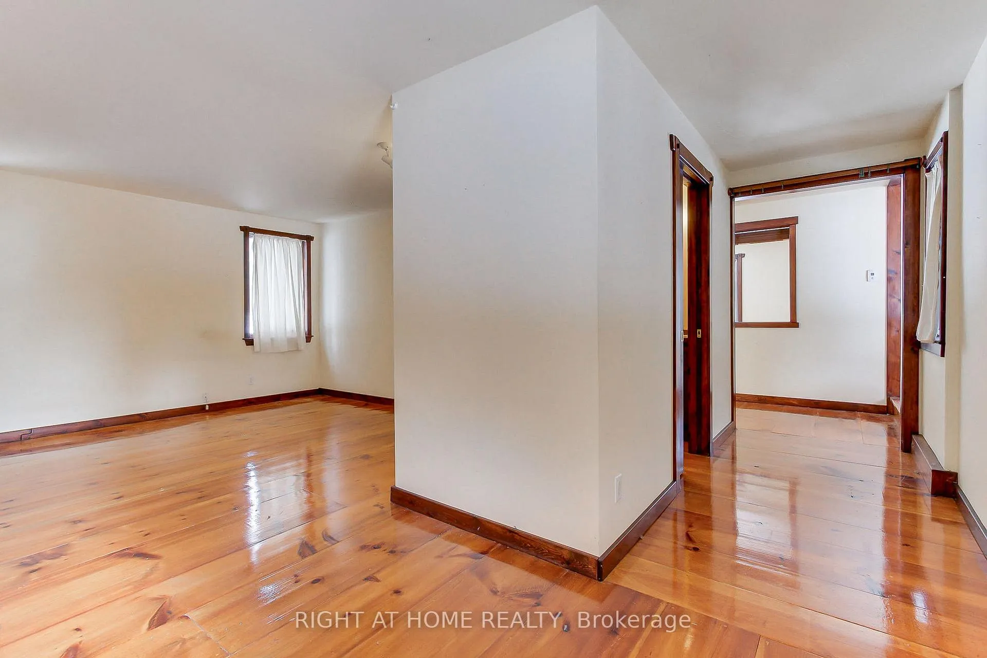 Photo 41 of 115 Valley Road, Vaughan, Kleinburg — HOMEH