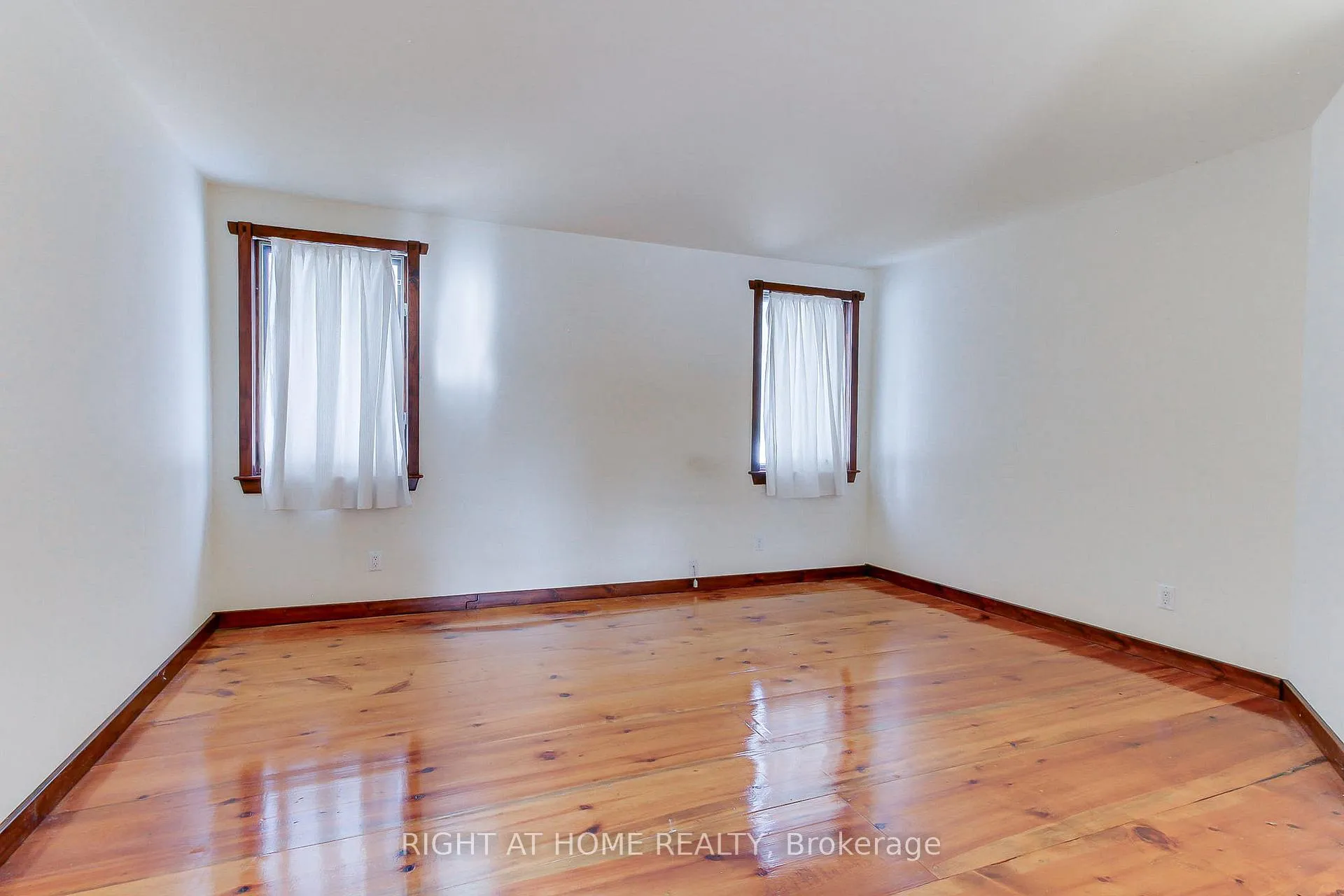Photo 42 of 115 Valley Road, Vaughan, Kleinburg — HOMEH