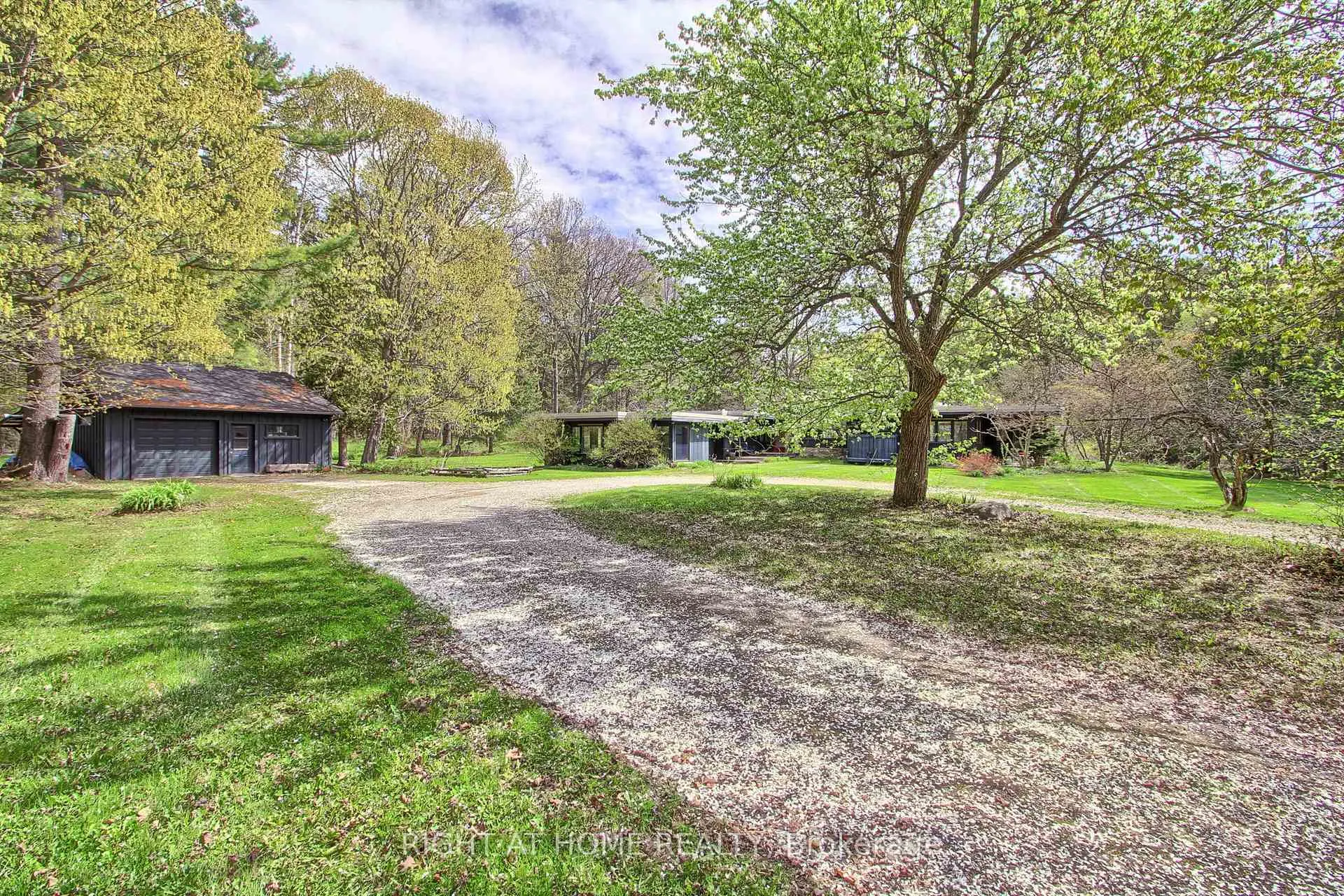 Photo 46 of 115 Valley Road, Vaughan, Kleinburg — HOMEH