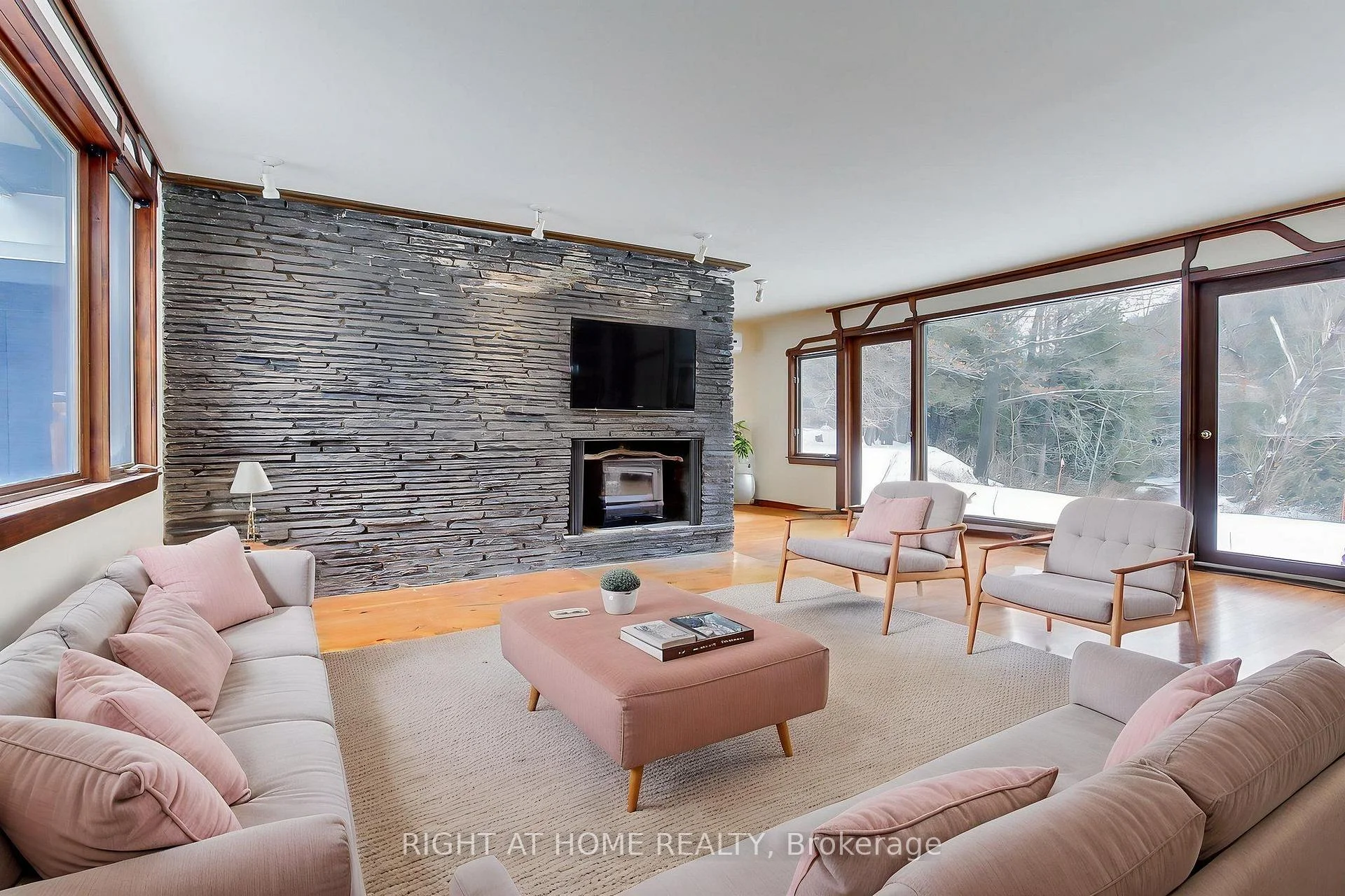 Photo 8 of 115 Valley Road, Vaughan, Kleinburg — HOMEH