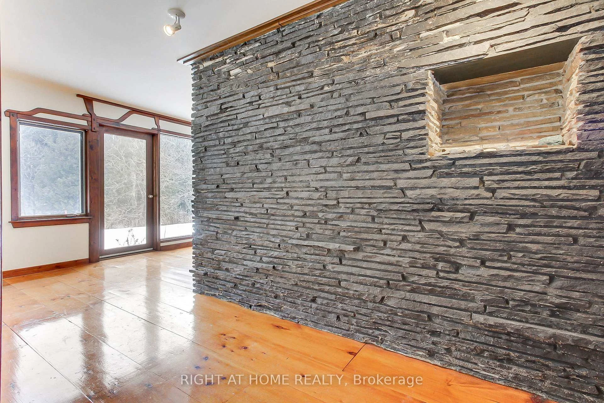 Photo 20 of 115 Valley Road, Vaughan, Kleinburg — HOMEH