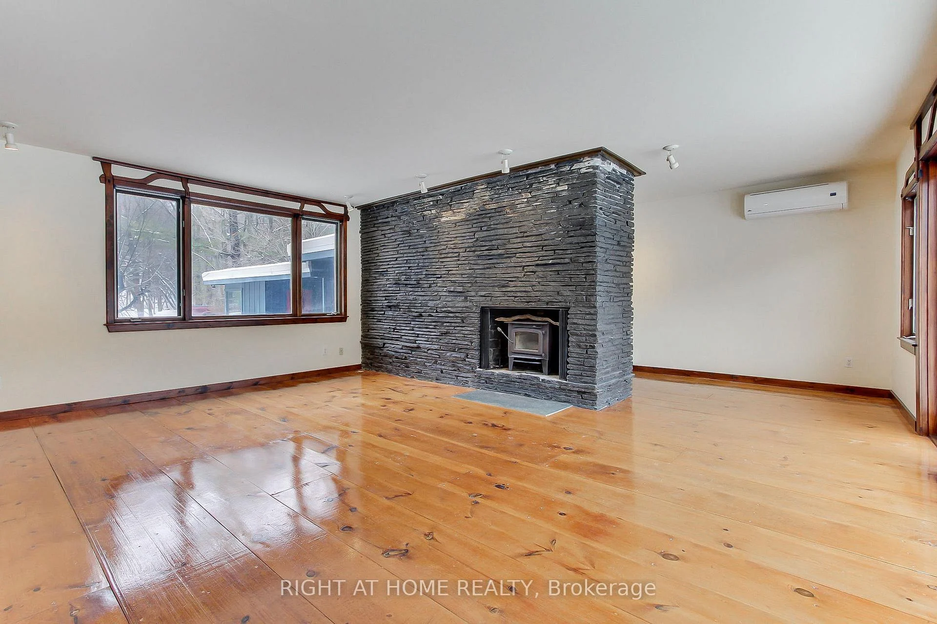 Photo 22 of 115 Valley Road, Vaughan, Kleinburg — HOMEH