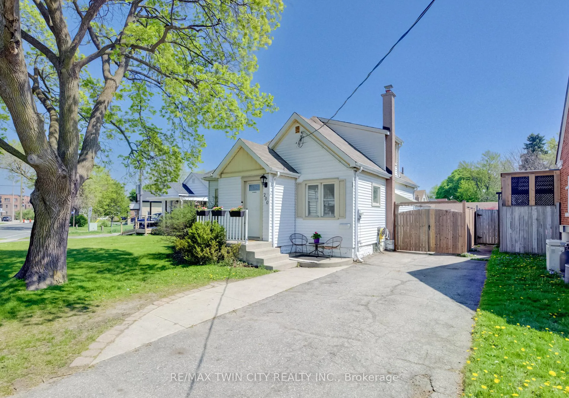 Photo 2 of 290 Lancaster Street W, Kitchener — HOMEH