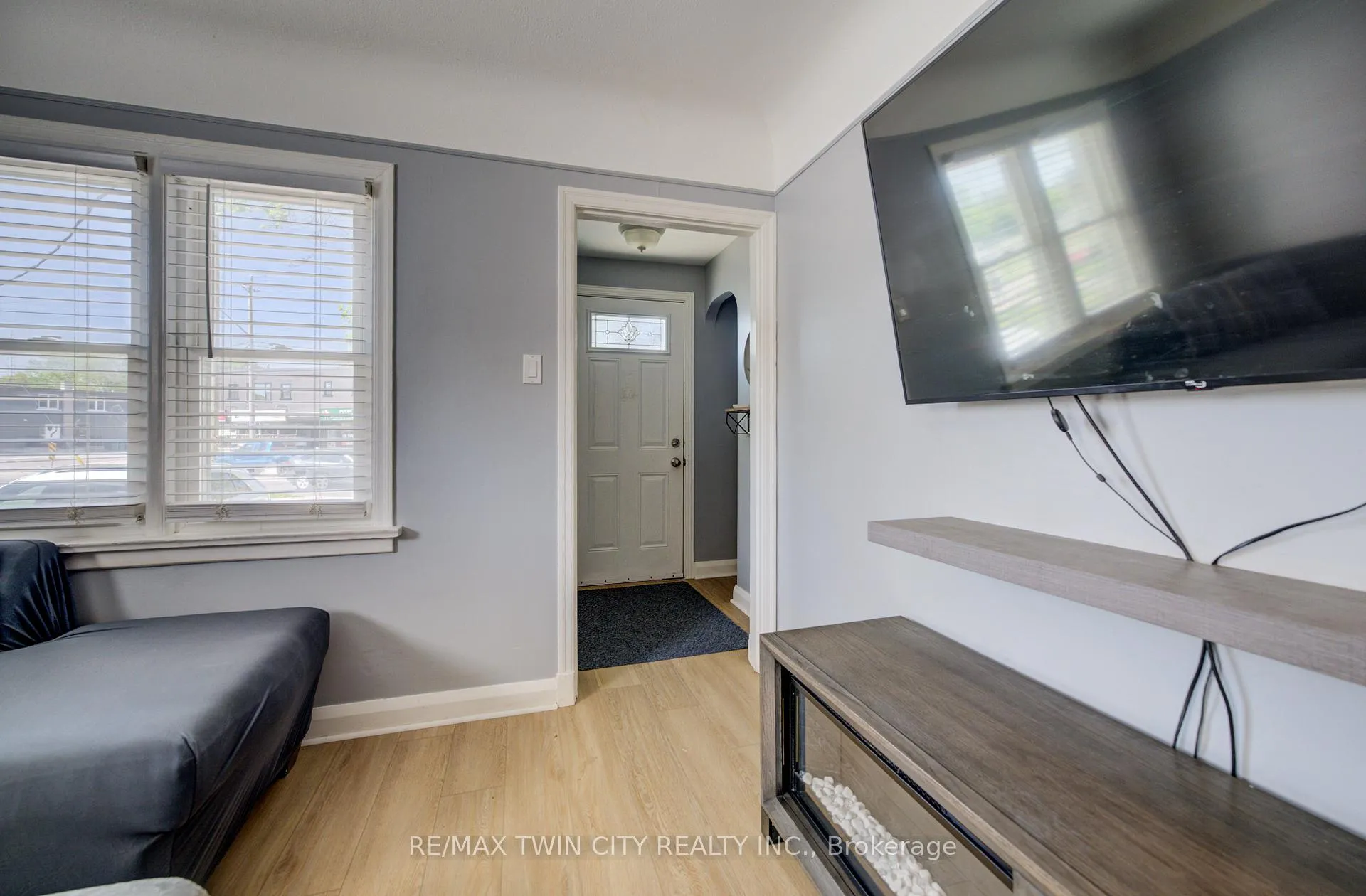 Photo 4 of 290 Lancaster Street W, Kitchener — HOMEH