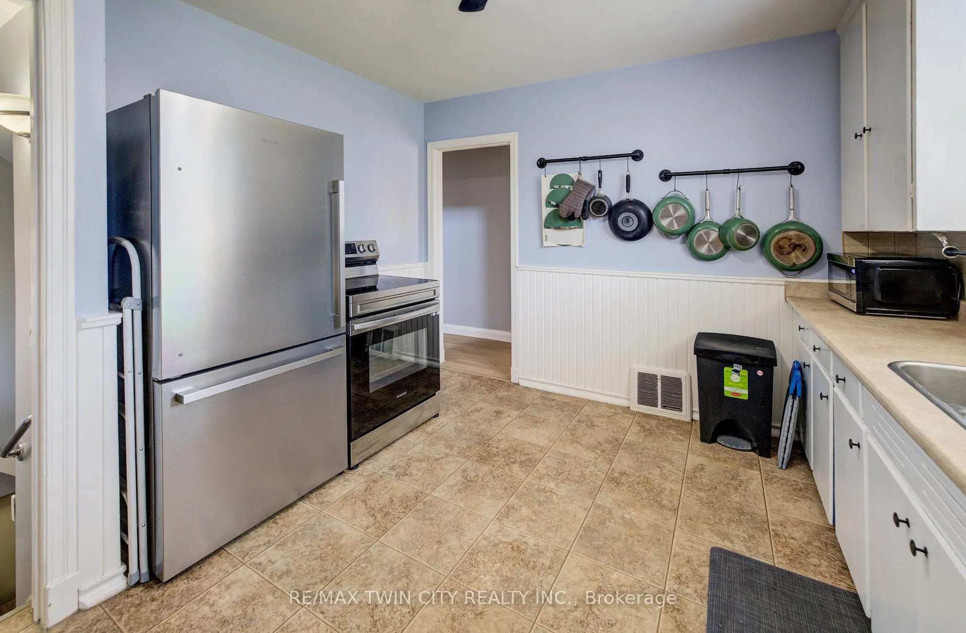 Photo 16 of 290 Lancaster Street W, Kitchener — HOMEH