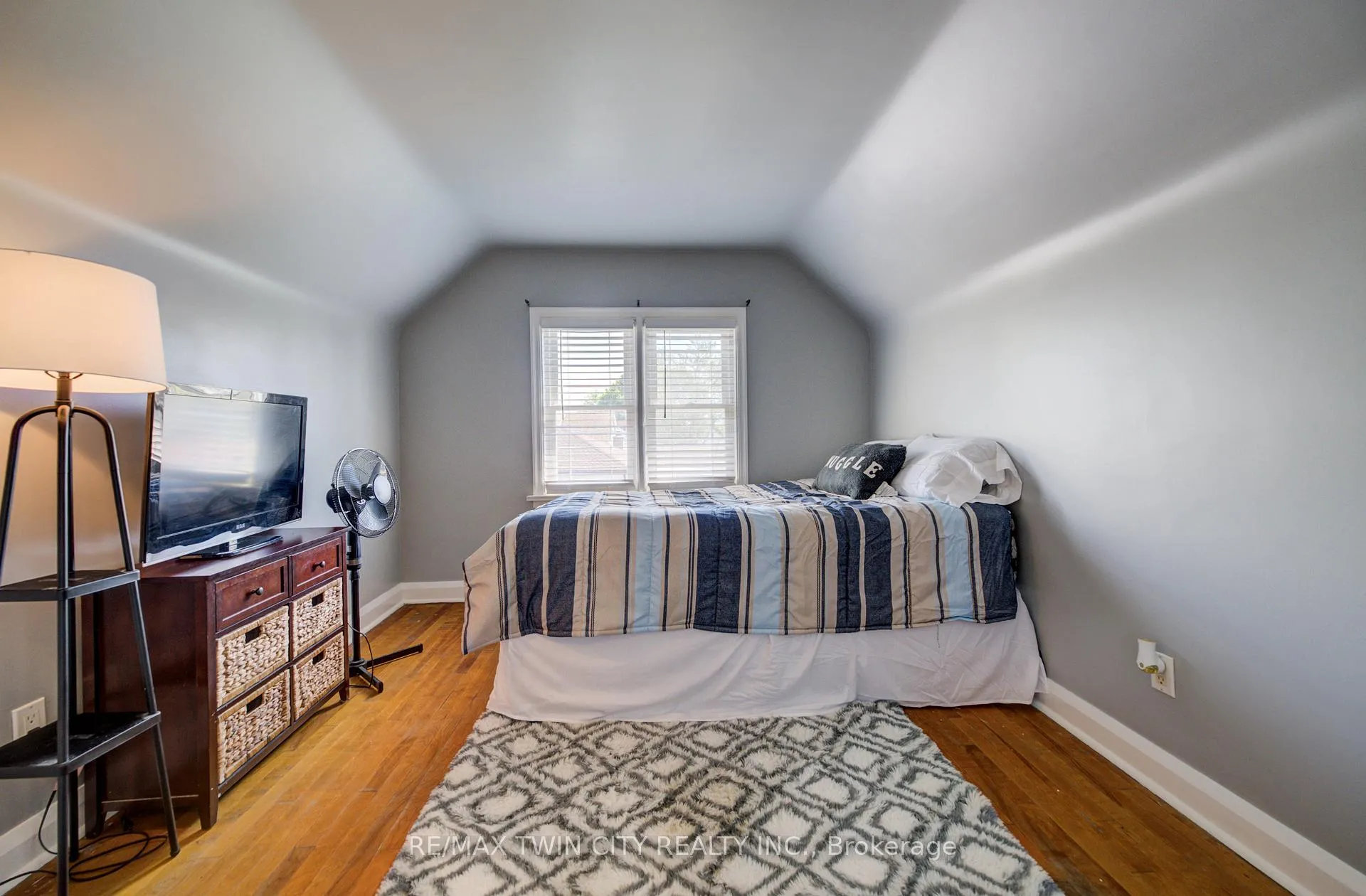 Photo 18 of 290 Lancaster Street W, Kitchener — HOMEH