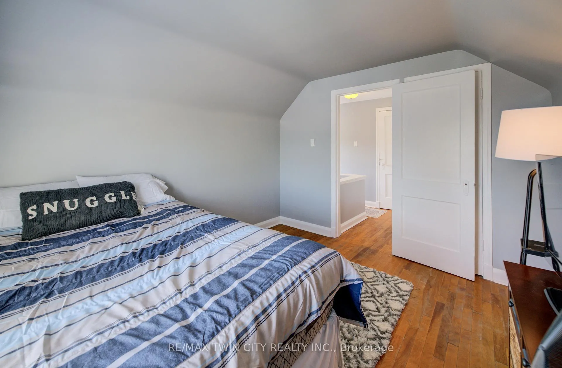 Photo 19 of 290 Lancaster Street W, Kitchener — HOMEH
