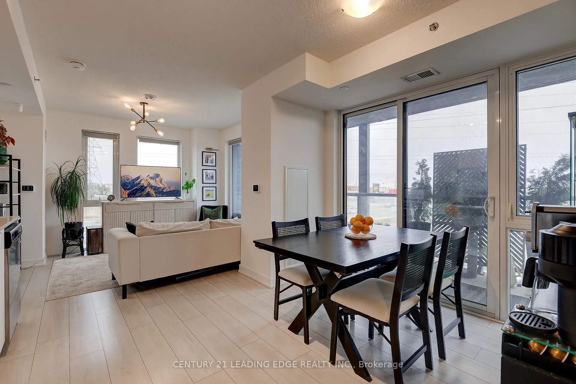 Photo 7 of Unit B211, 3200 Dakota Common, Burlington, Alton — HOMEH