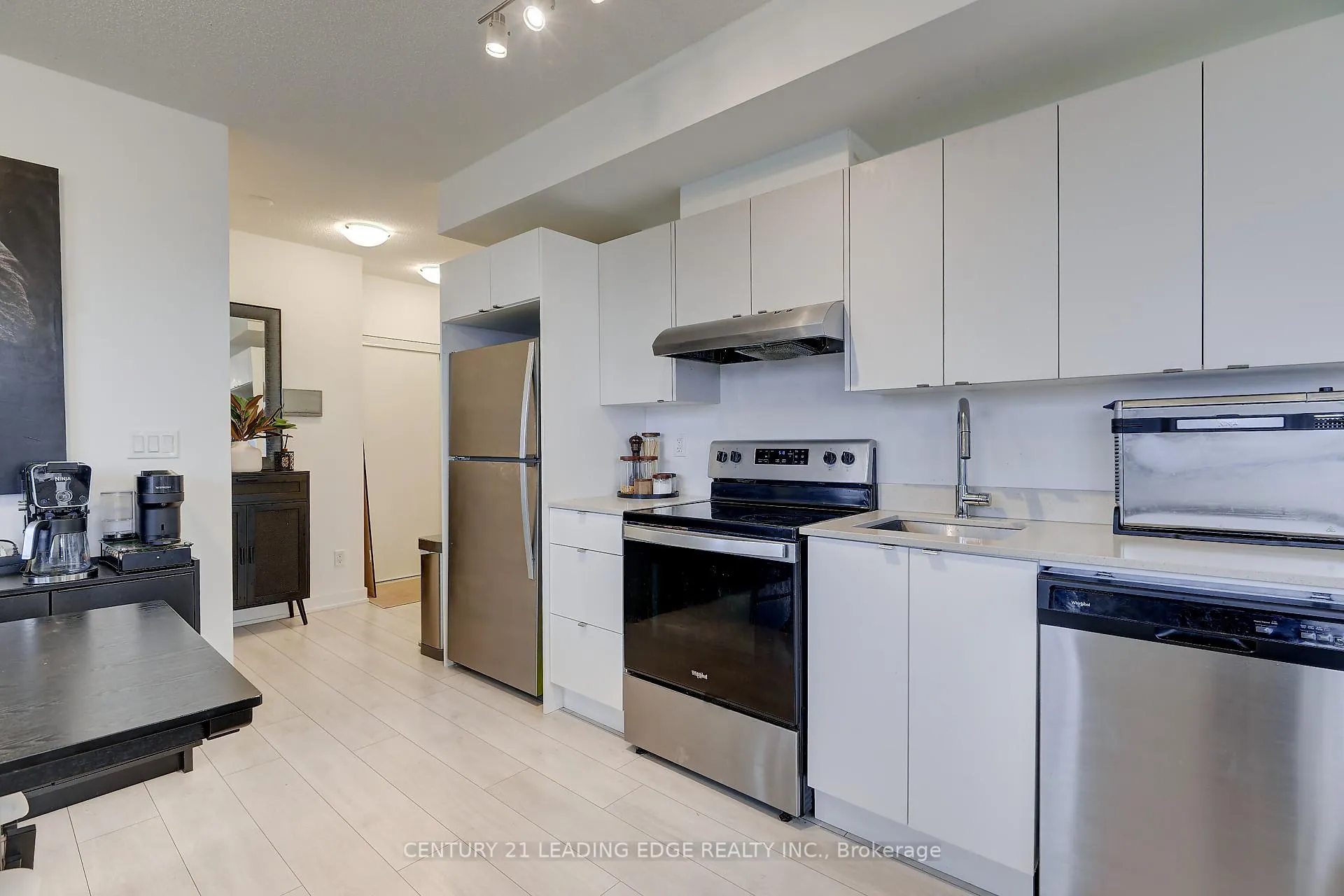 Photo 9 of Unit B211, 3200 Dakota Common, Burlington, Alton — HOMEH