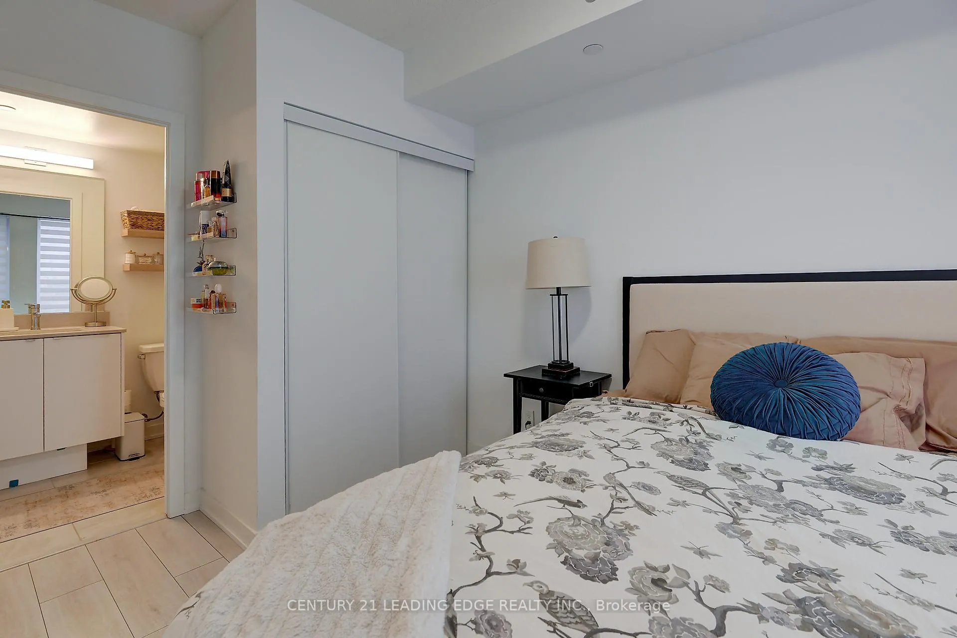 Photo 14 of Unit B211, 3200 Dakota Common, Burlington, Alton — HOMEH