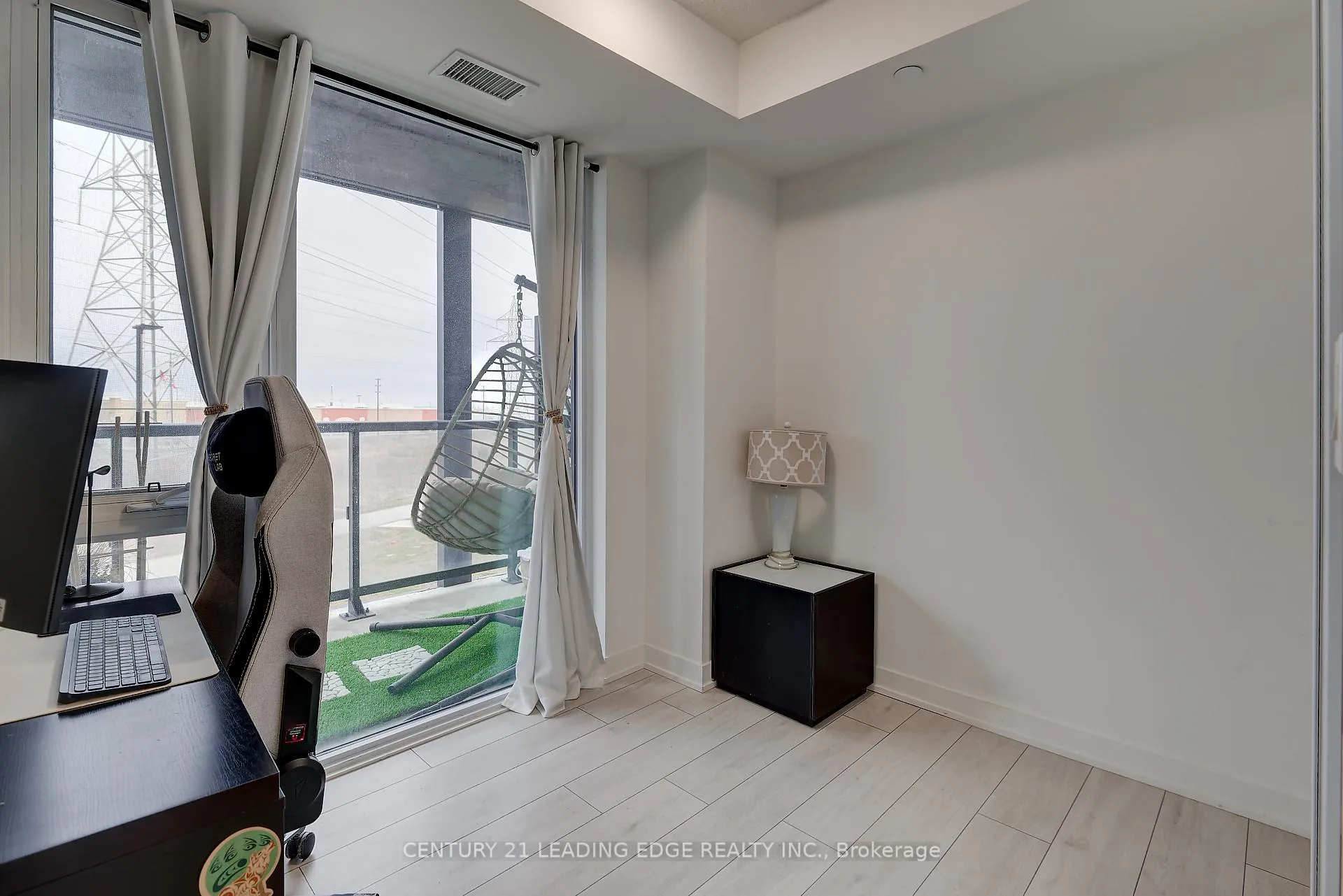 Photo 16 of Unit B211, 3200 Dakota Common, Burlington, Alton — HOMEH