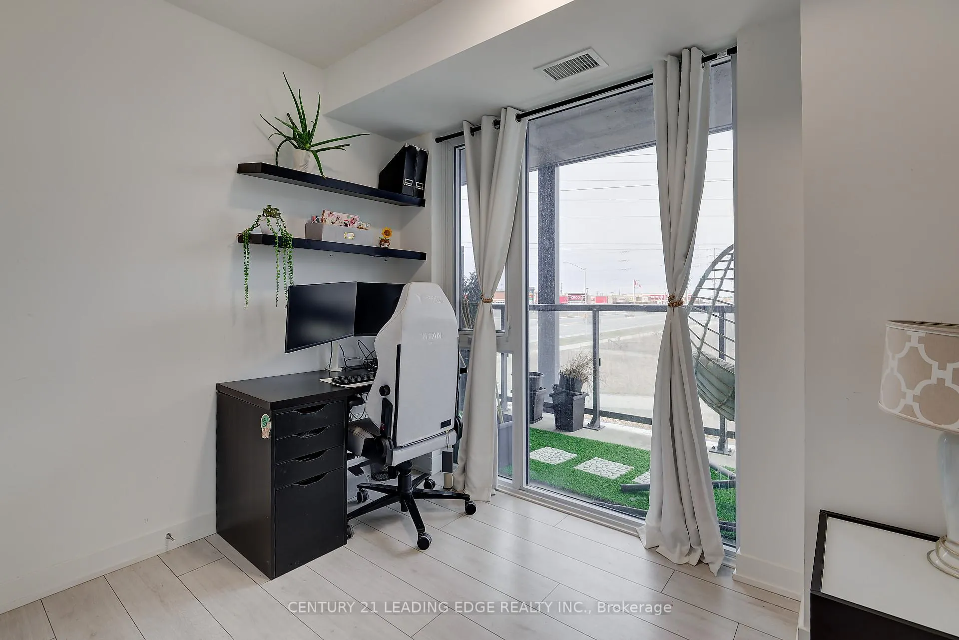 Photo 17 of Unit B211, 3200 Dakota Common, Burlington, Alton — HOMEH