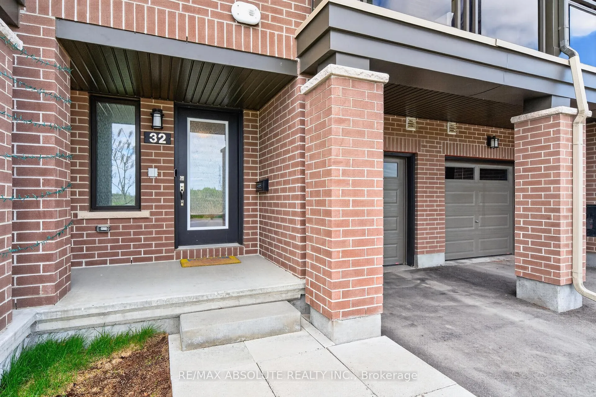 Photo 2 of 32 Verglas Lane, Ottawa, Mer Bleue/Bradley Estates/Anderson Park — HOMEH