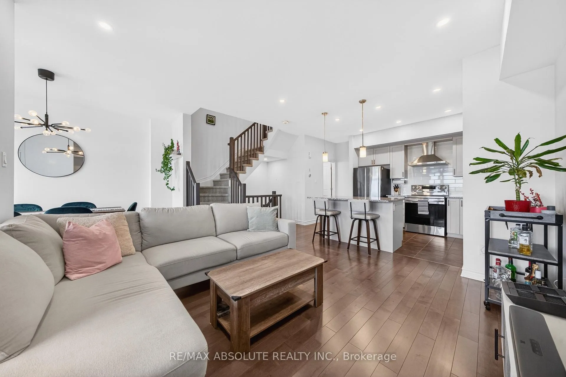 Photo 8 of 32 Verglas Lane, Ottawa, Mer Bleue/Bradley Estates/Anderson Park — HOMEH