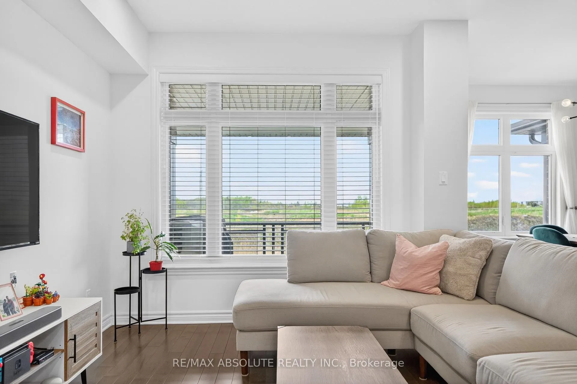 Photo 10 of 32 Verglas Lane, Ottawa, Mer Bleue/Bradley Estates/Anderson Park — HOMEH