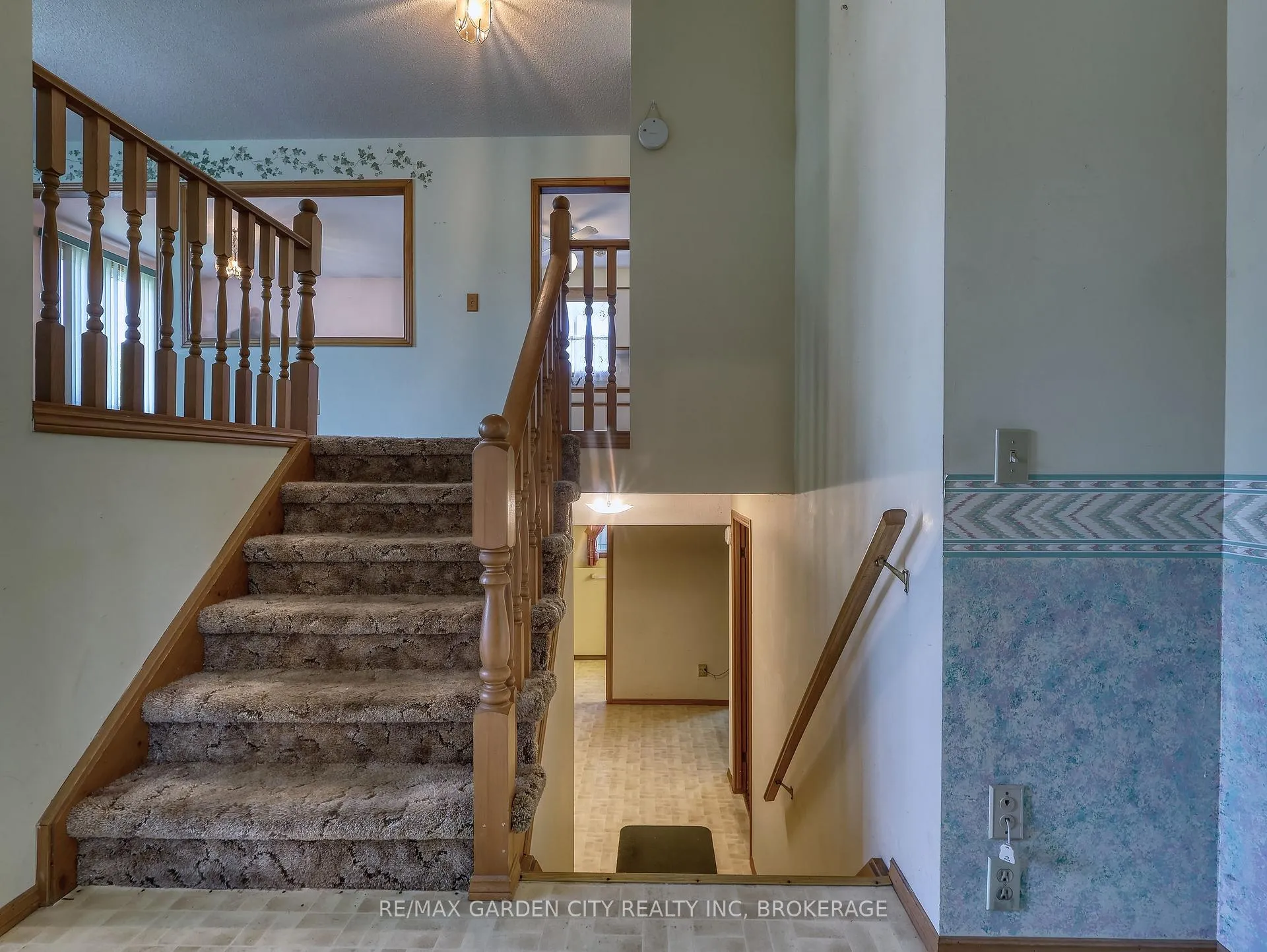 Photo 7 of 7740 Chorozy Street, Niagara Falls, Ascot — HOMEH