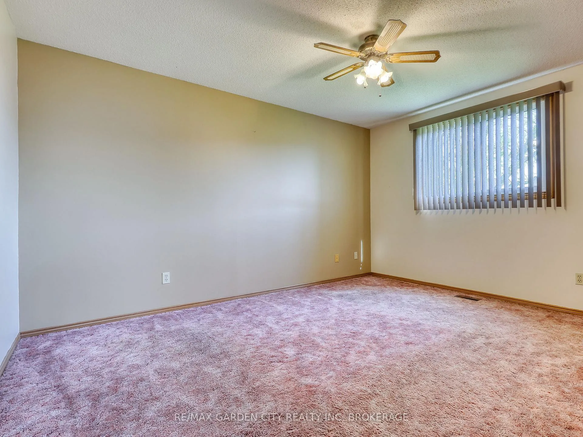 Photo 17 of 7740 Chorozy Street, Niagara Falls, Ascot — HOMEH