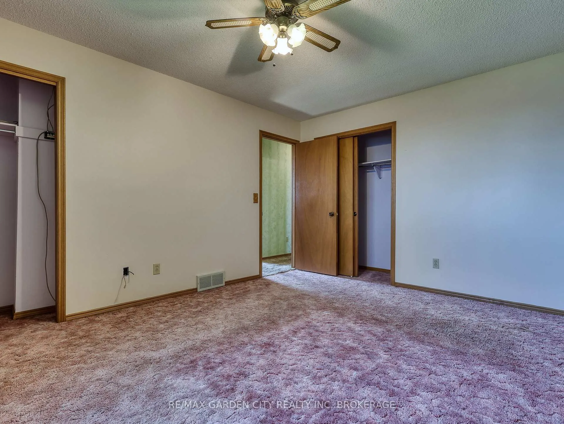 Photo 18 of 7740 Chorozy Street, Niagara Falls, Ascot — HOMEH