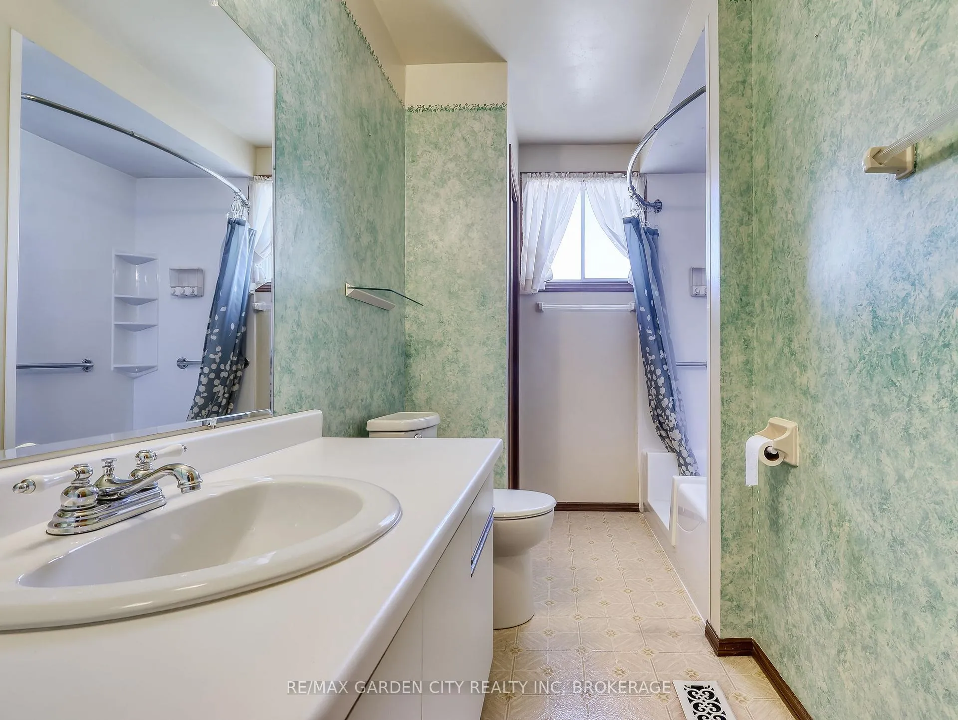 Photo 19 of 7740 Chorozy Street, Niagara Falls, Ascot — HOMEH