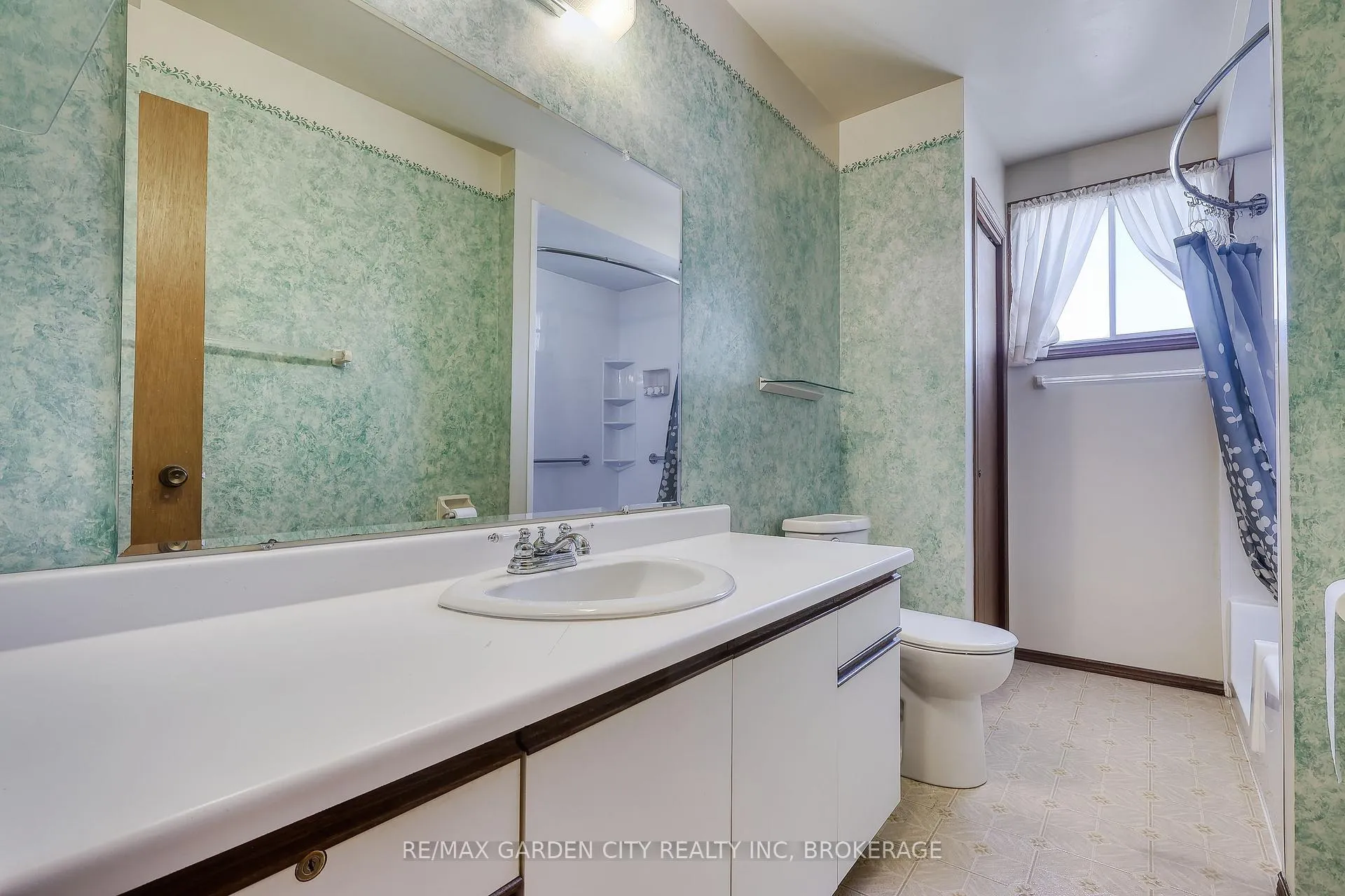 Photo 20 of 7740 Chorozy Street, Niagara Falls, Ascot — HOMEH