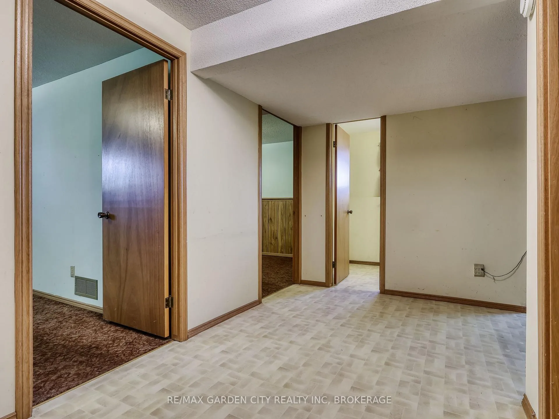 Photo 22 of 7740 Chorozy Street, Niagara Falls, Ascot — HOMEH