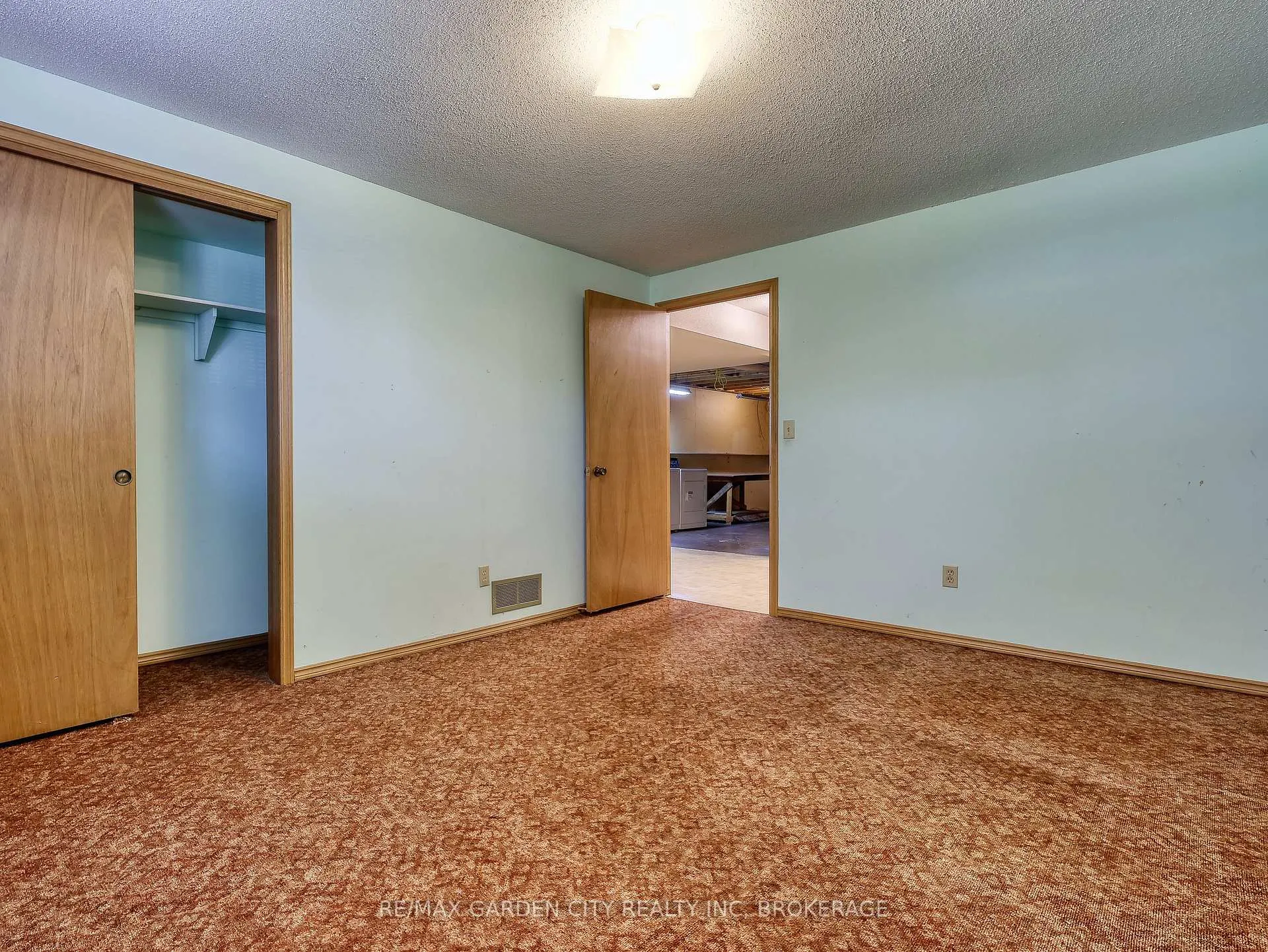 Photo 23 of 7740 Chorozy Street, Niagara Falls, Ascot — HOMEH