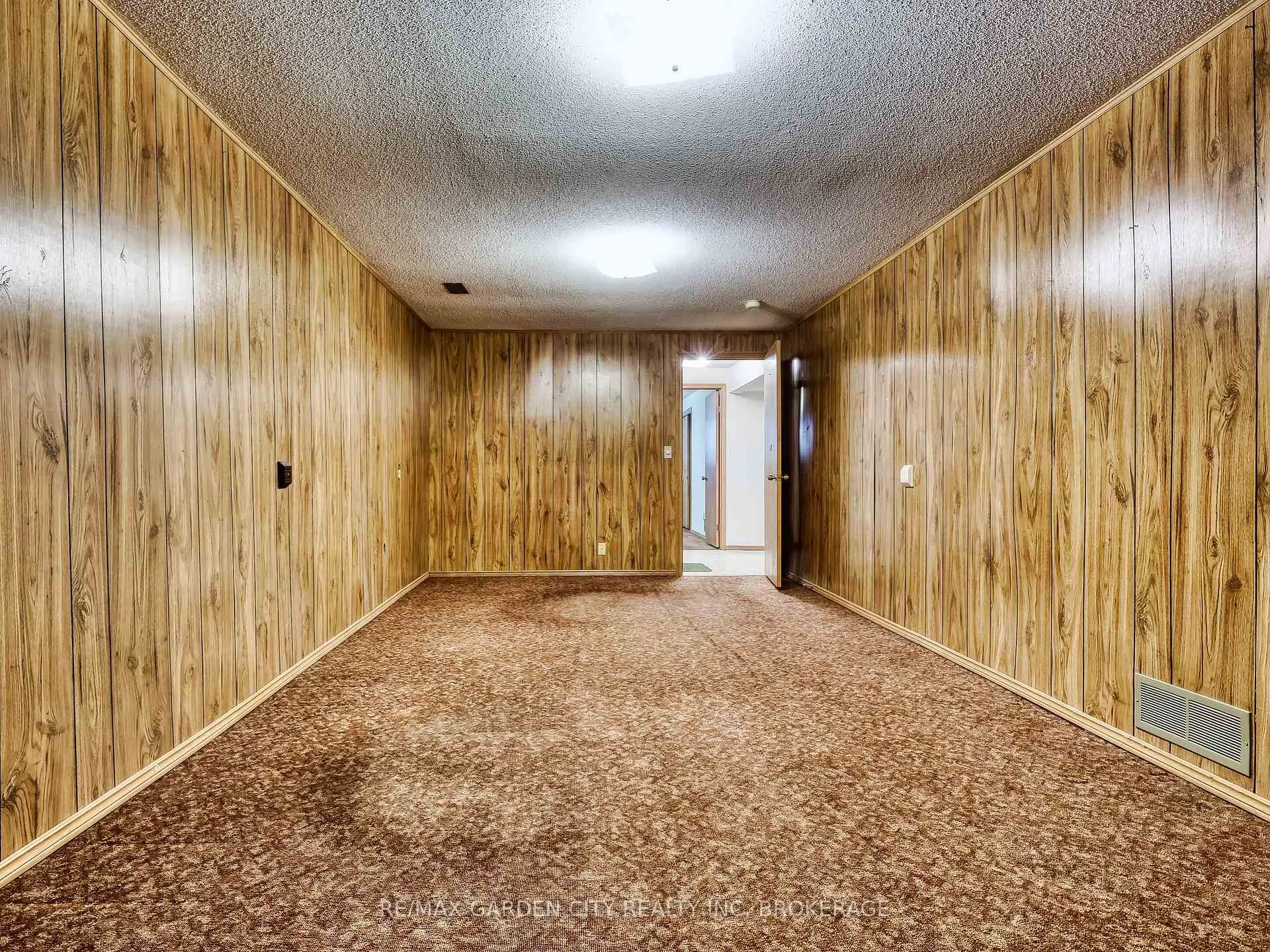 Photo 25 of 7740 Chorozy Street, Niagara Falls, Ascot — HOMEH