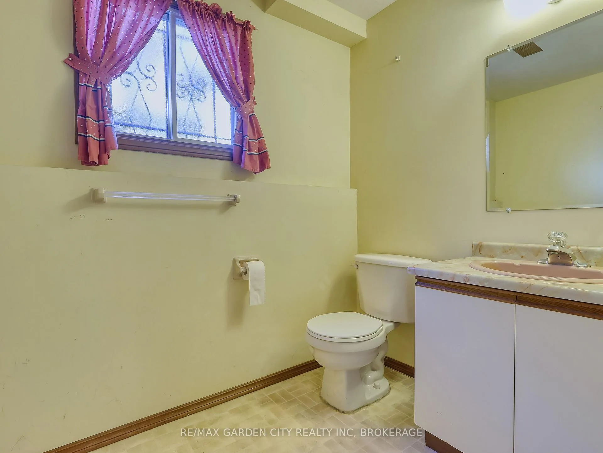 Photo 26 of 7740 Chorozy Street, Niagara Falls, Ascot — HOMEH