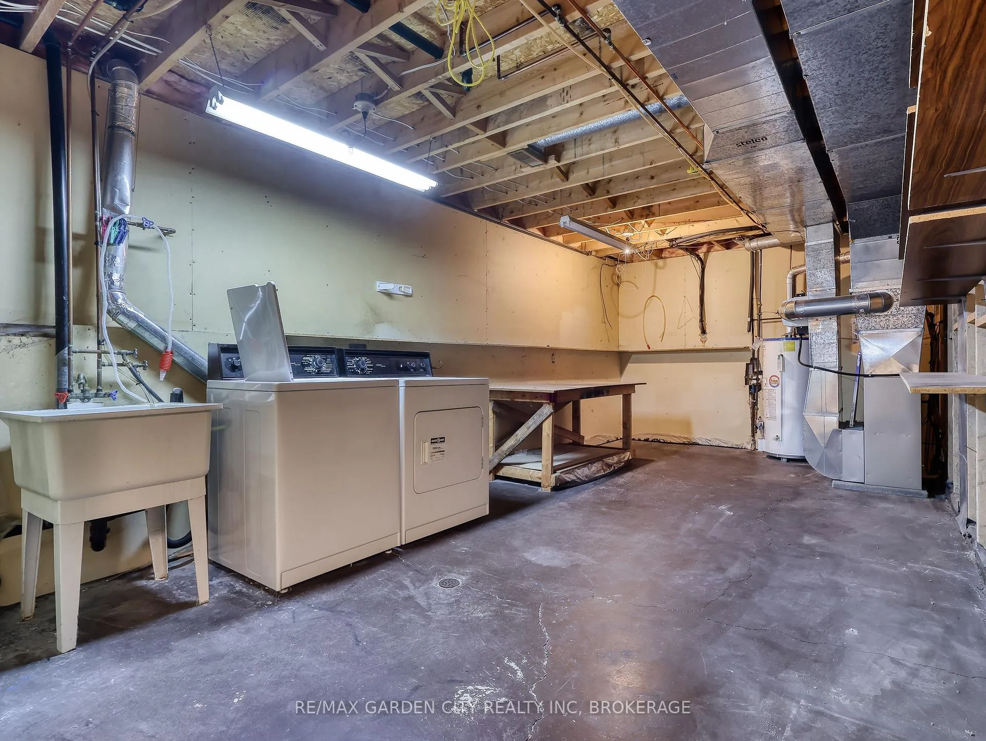 Photo 28 of 7740 Chorozy Street, Niagara Falls, Ascot — HOMEH