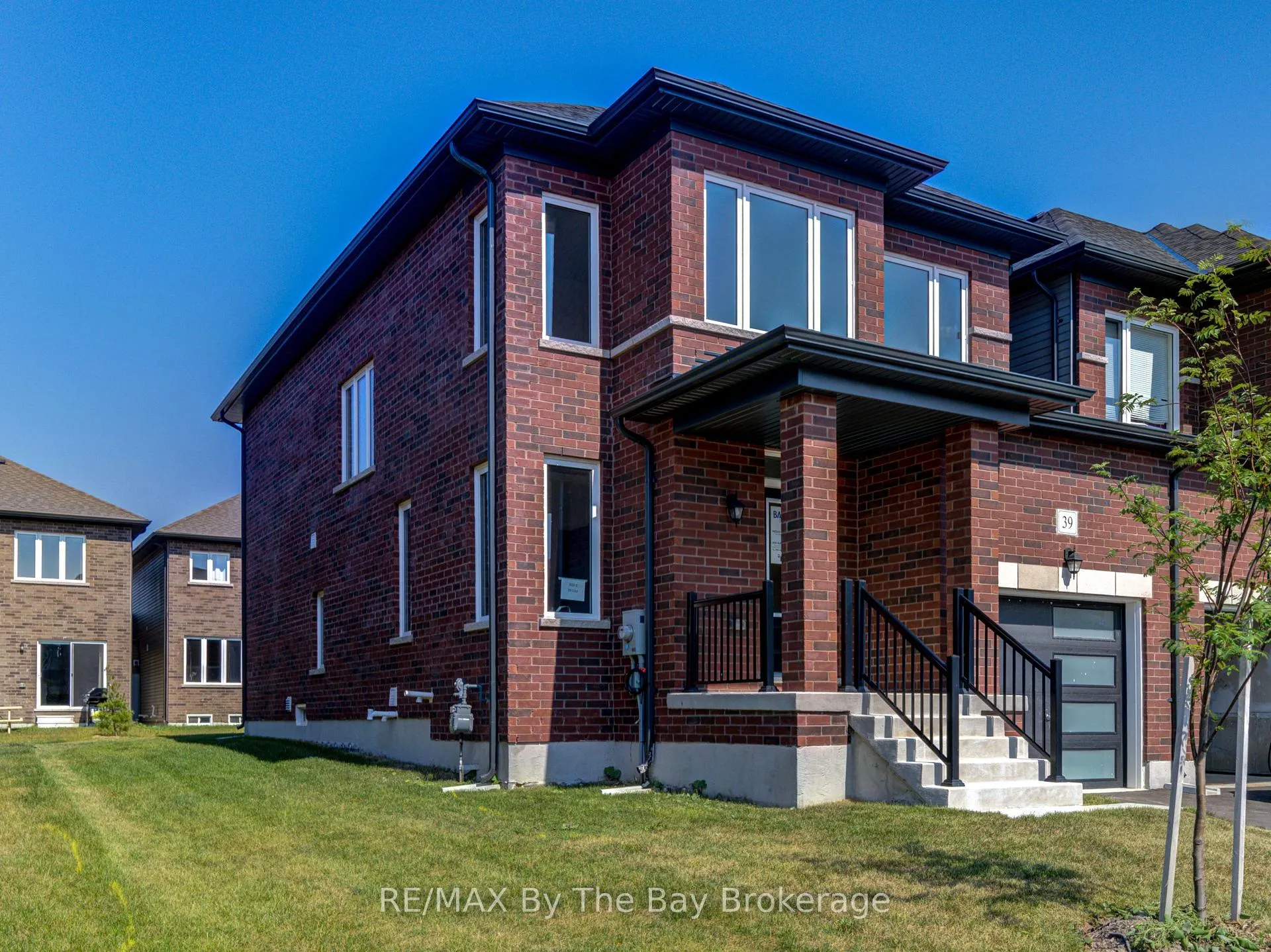 Photo 1 of 39 Lisa Street, Wasaga Beach — HOMEH