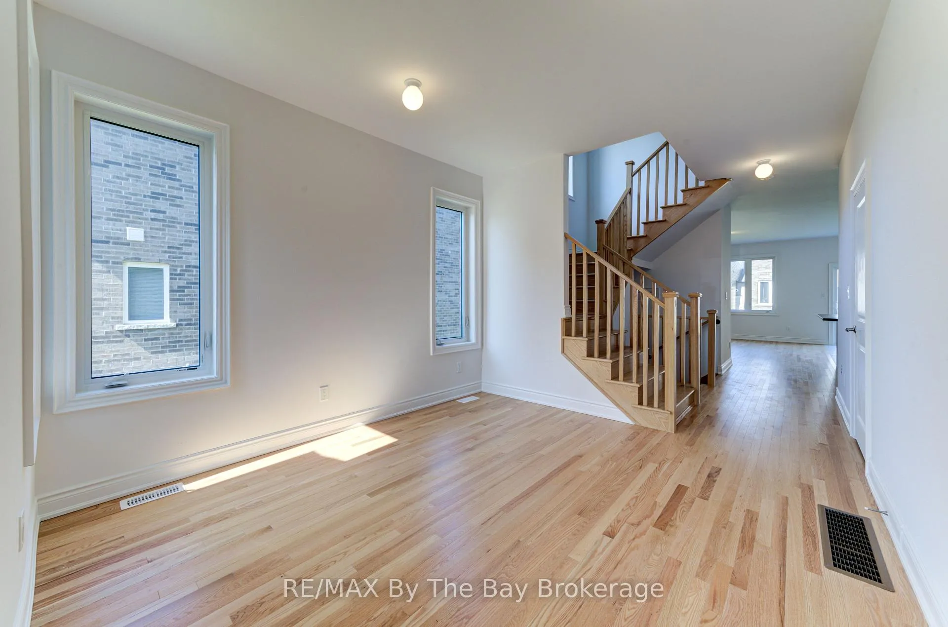 Photo 4 of 39 Lisa Street, Wasaga Beach — HOMEH