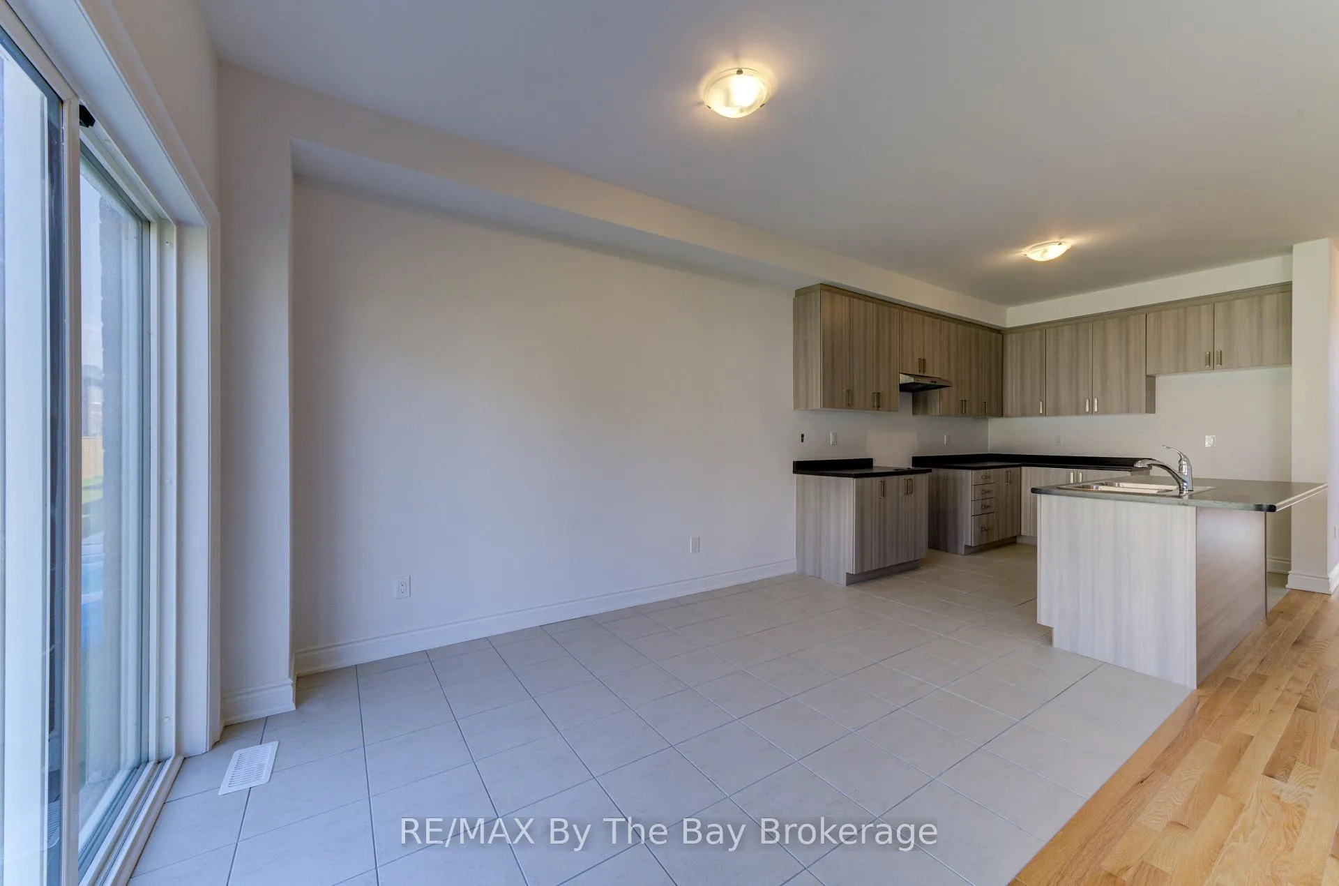 Photo 8 of 39 Lisa Street, Wasaga Beach — HOMEH
